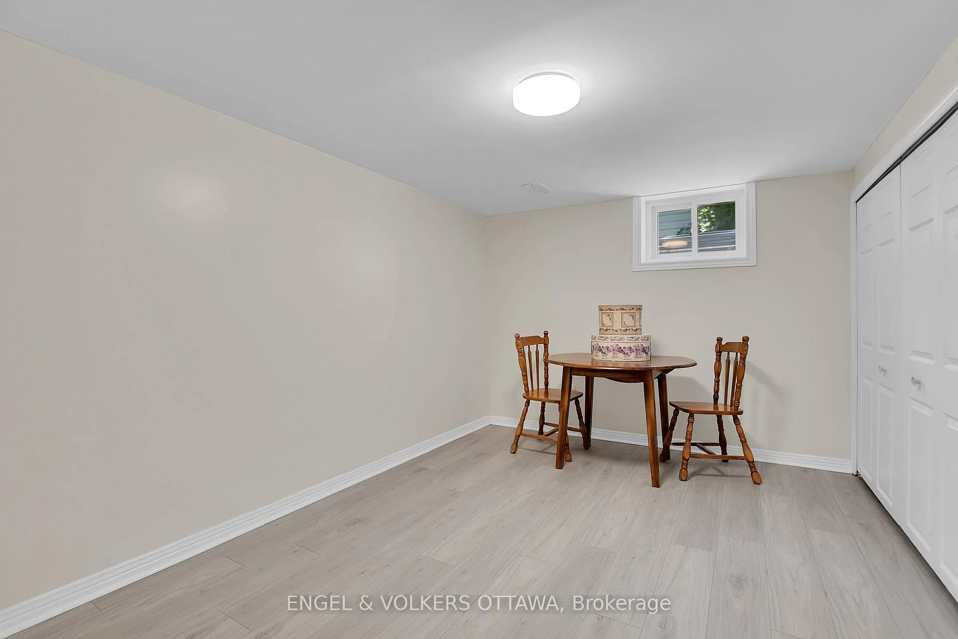 Photo 22 of 2123 Blue Jay Crescent, Ottawa, Beacon Hill North — HOMEH