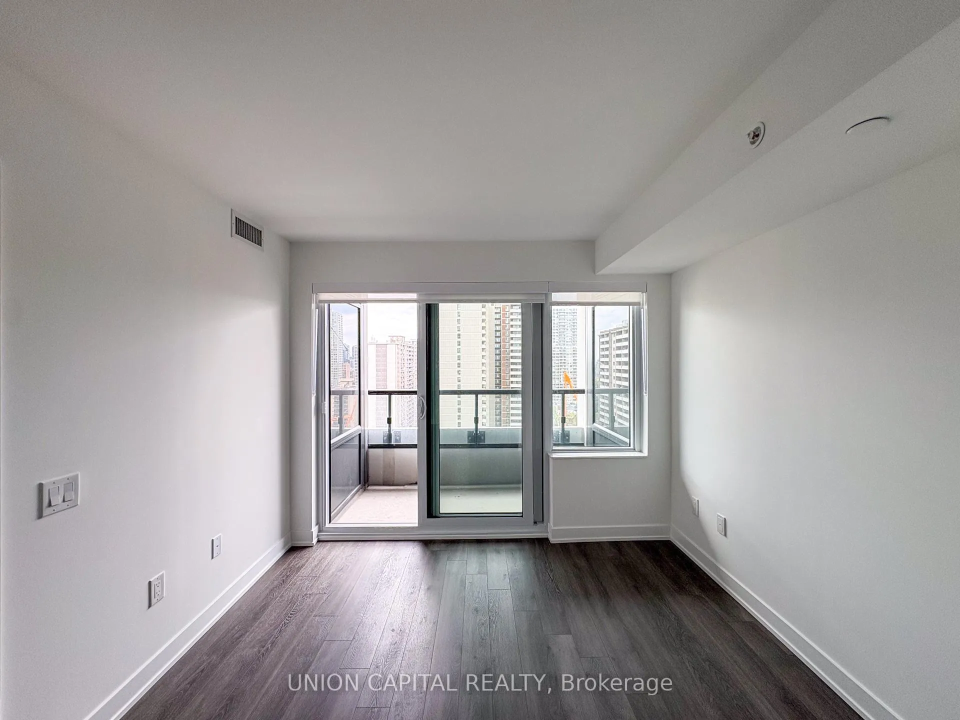 Photo 4 of Unit 1901, 609 Sherbourne Street, Toronto, North St. James Town — HOMEH