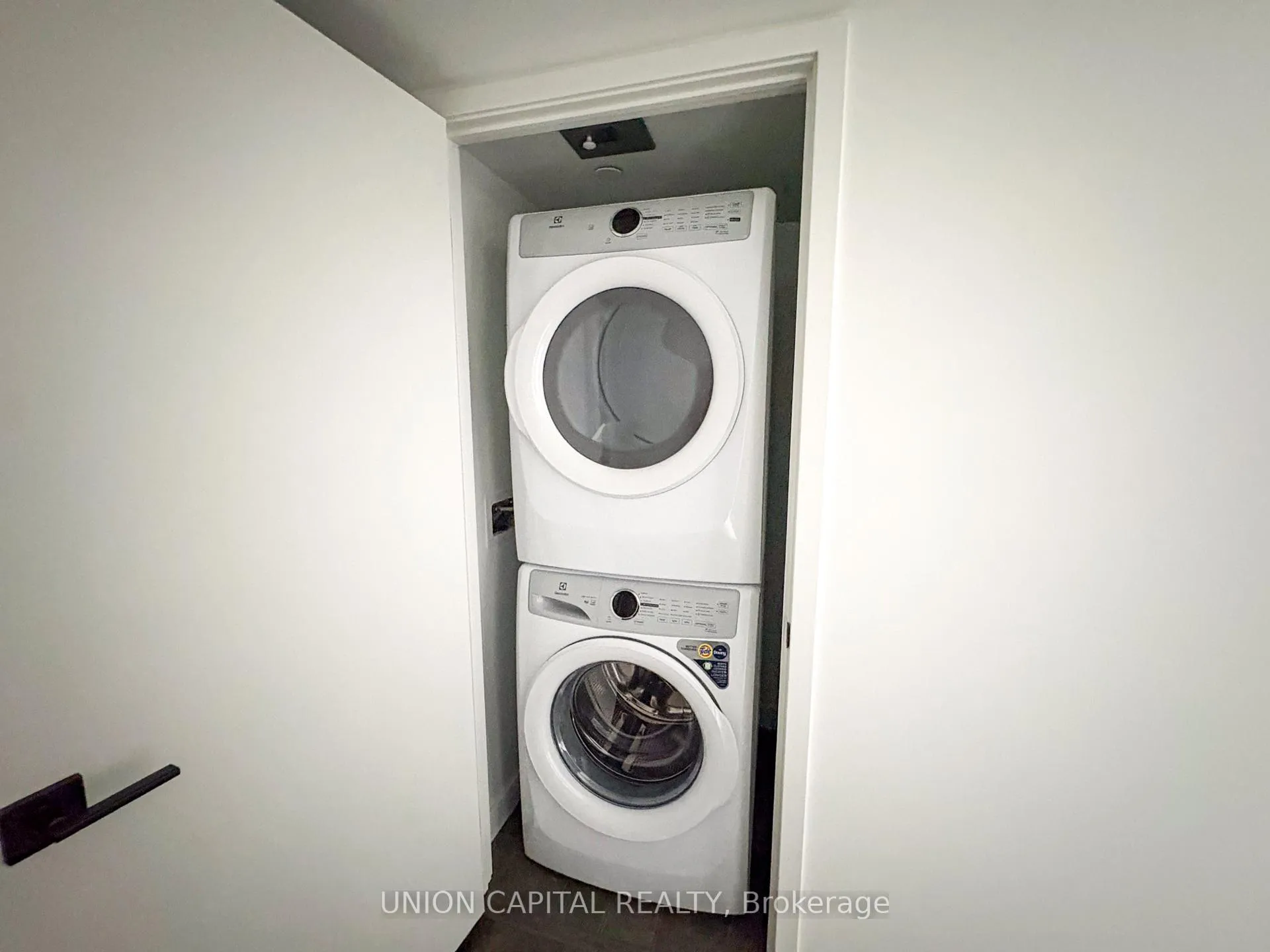 Photo 5 of Unit 1901, 609 Sherbourne Street, Toronto, North St. James Town — HOMEH
