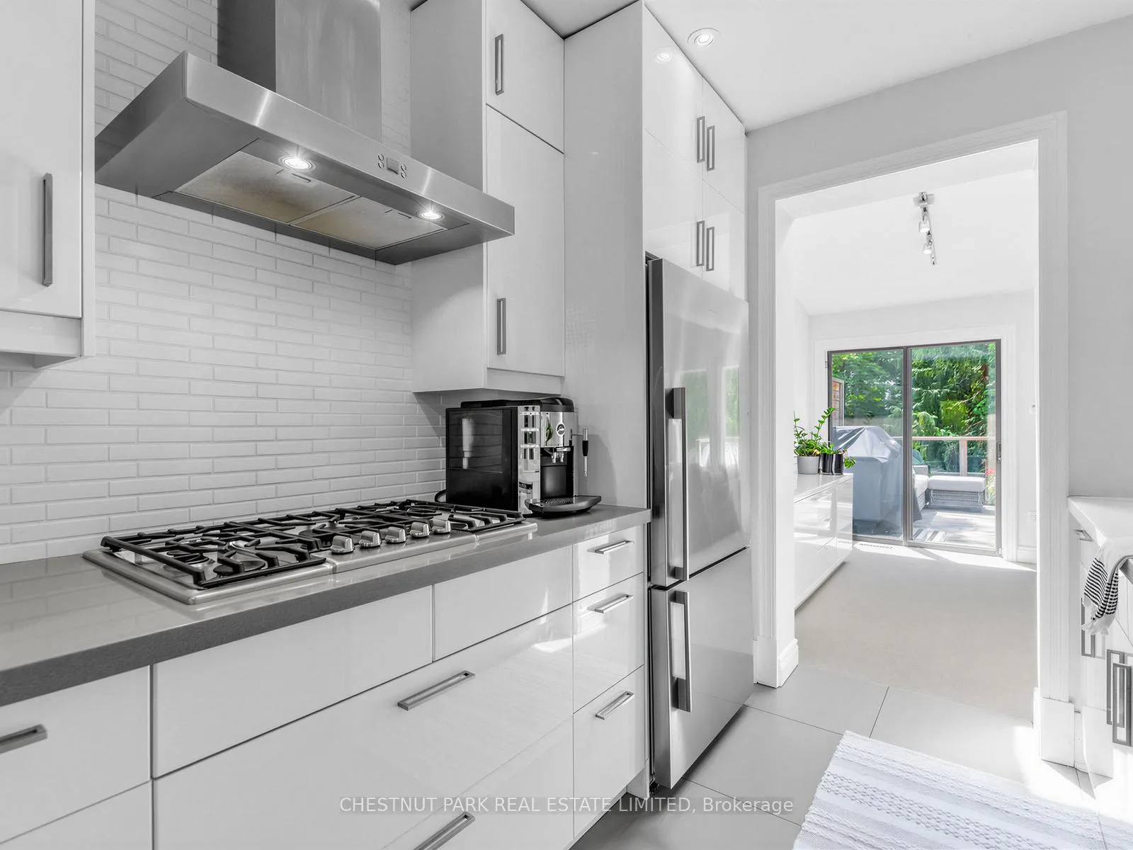 Photo 10 of 303 Belsize Drive, Toronto, Mount Pleasant East — HOMEH
