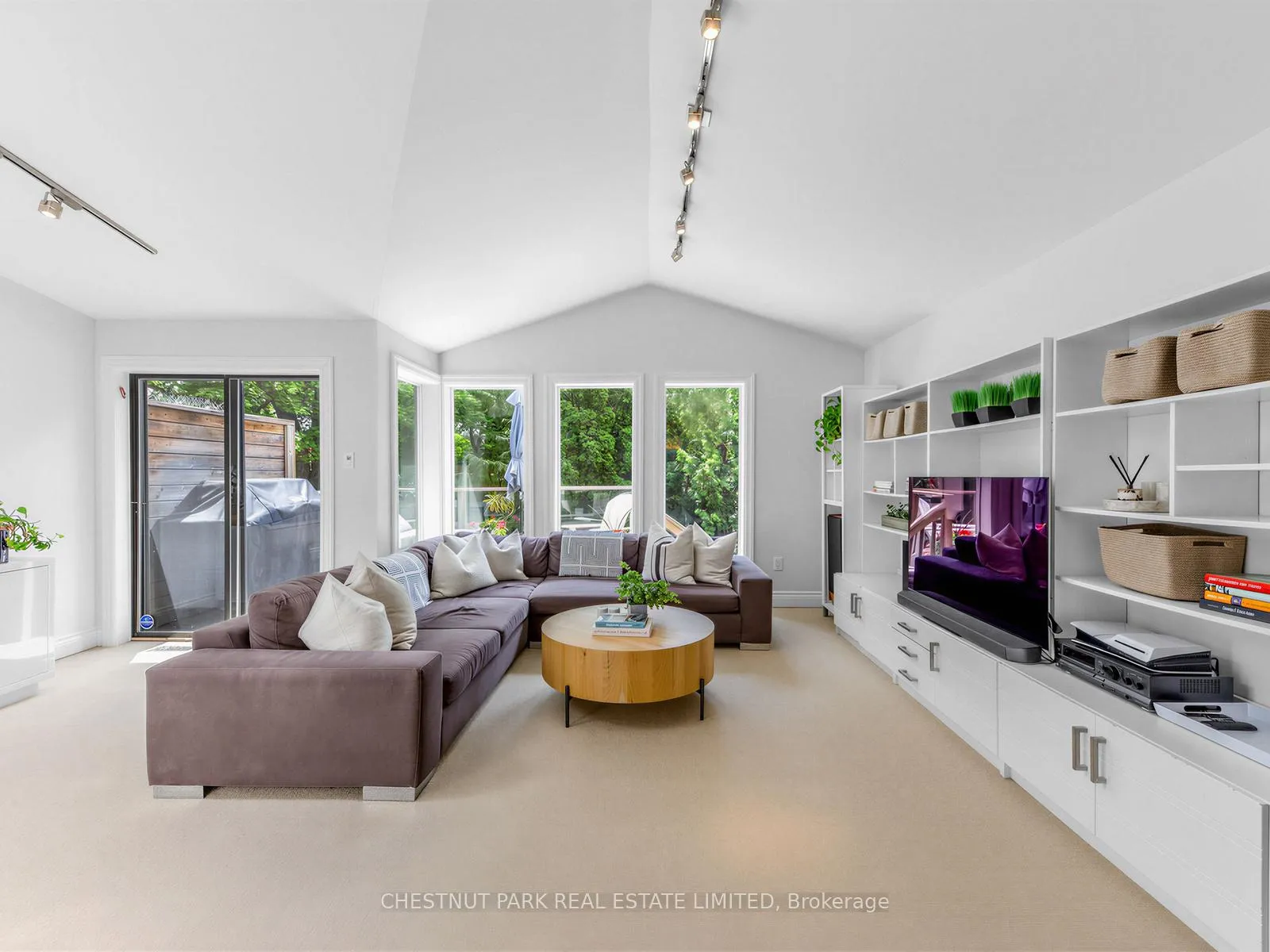 Photo 12 of 303 Belsize Drive, Toronto, Mount Pleasant East — HOMEH