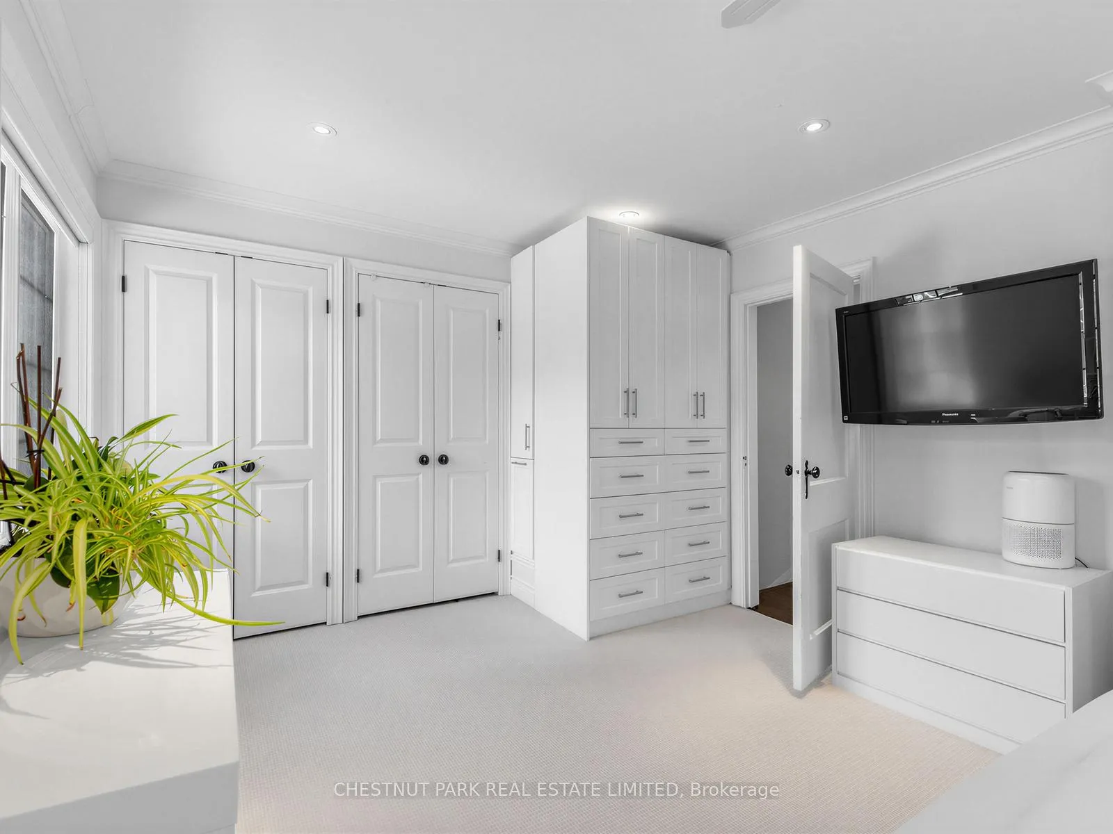 Photo 16 of 303 Belsize Drive, Toronto, Mount Pleasant East — HOMEH