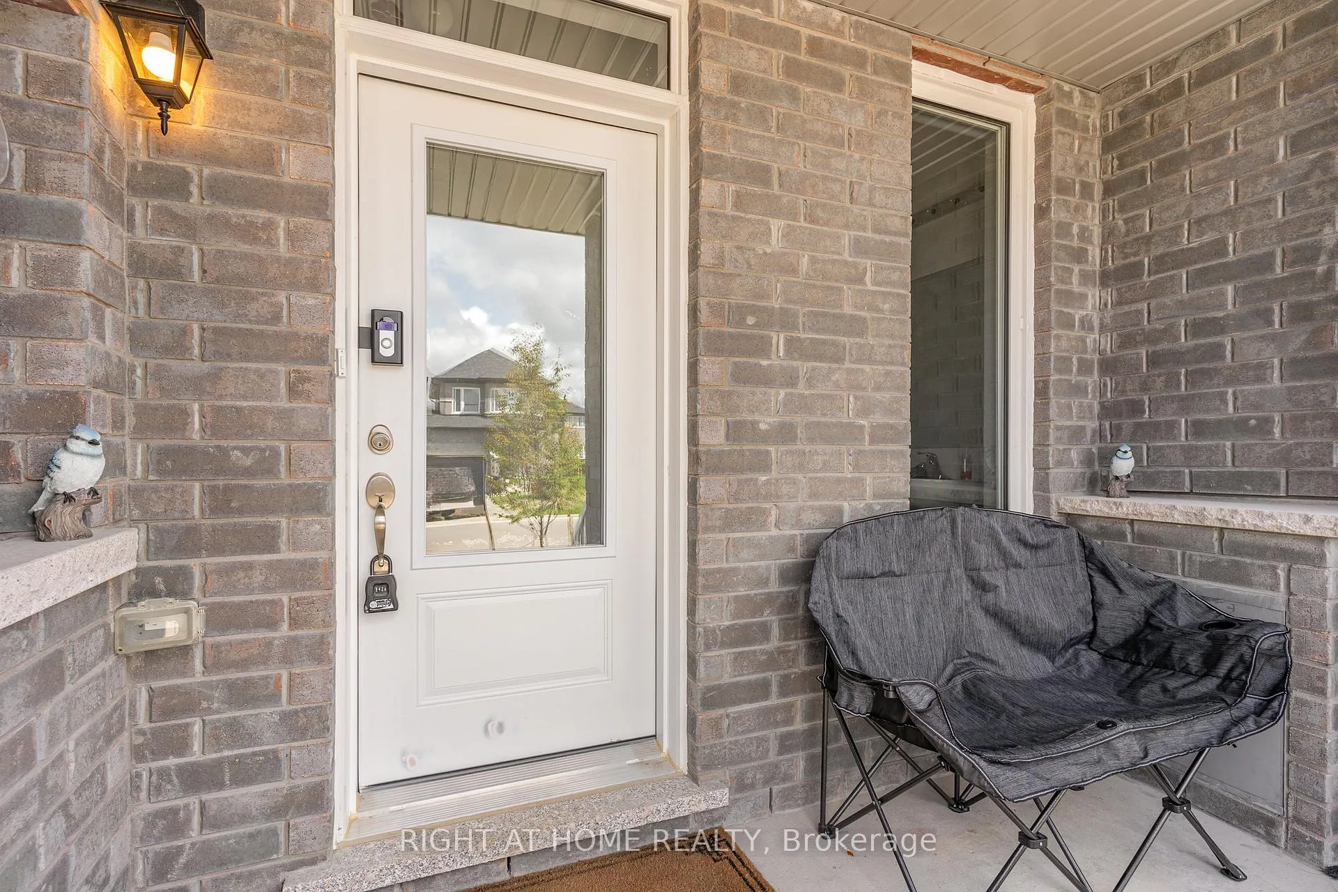 Photo 4 of 27 Lisa Street, Wasaga Beach — HOMEH
