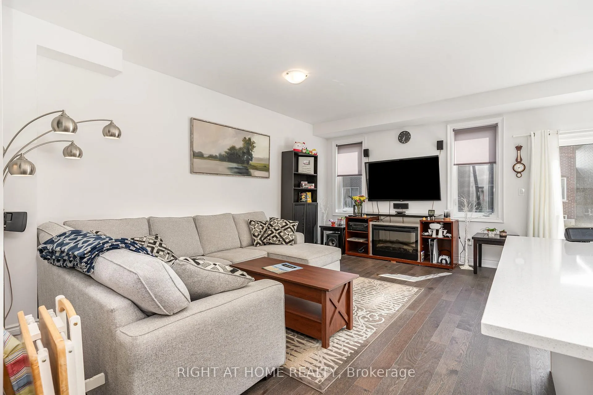 Photo 7 of 27 Lisa Street, Wasaga Beach — HOMEH