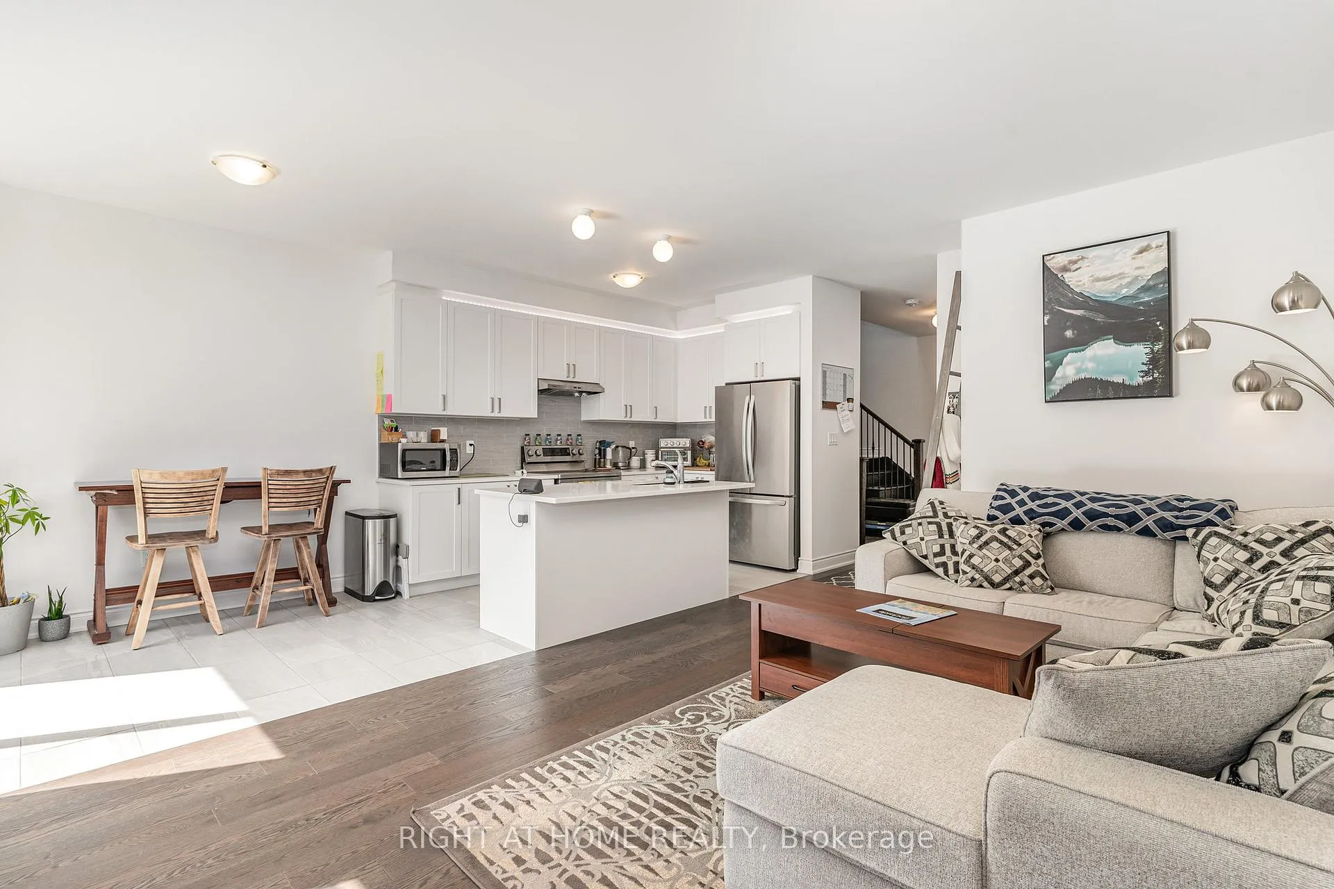 Photo 9 of 27 Lisa Street, Wasaga Beach — HOMEH