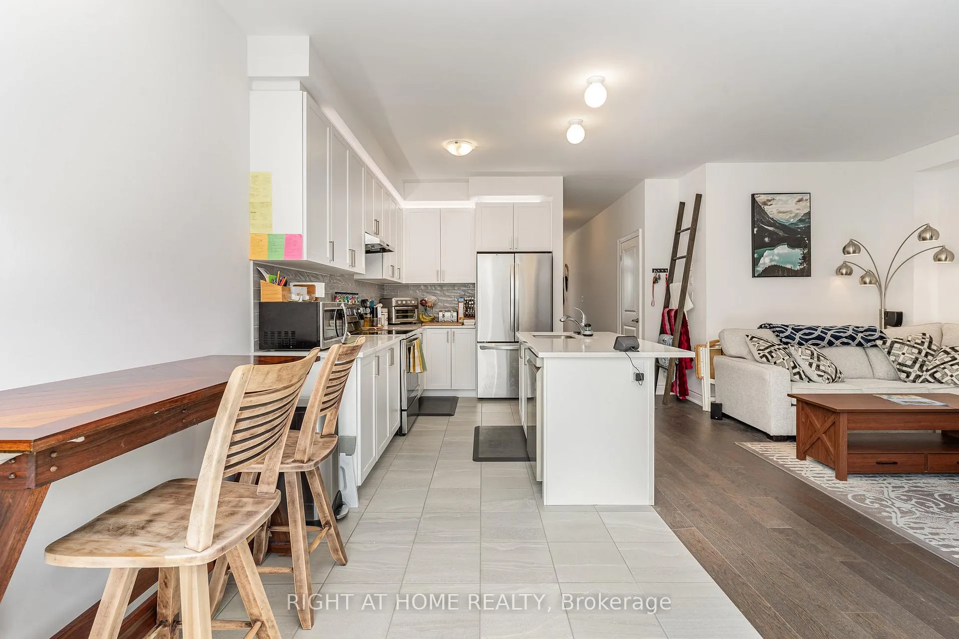 Photo 11 of 27 Lisa Street, Wasaga Beach — HOMEH