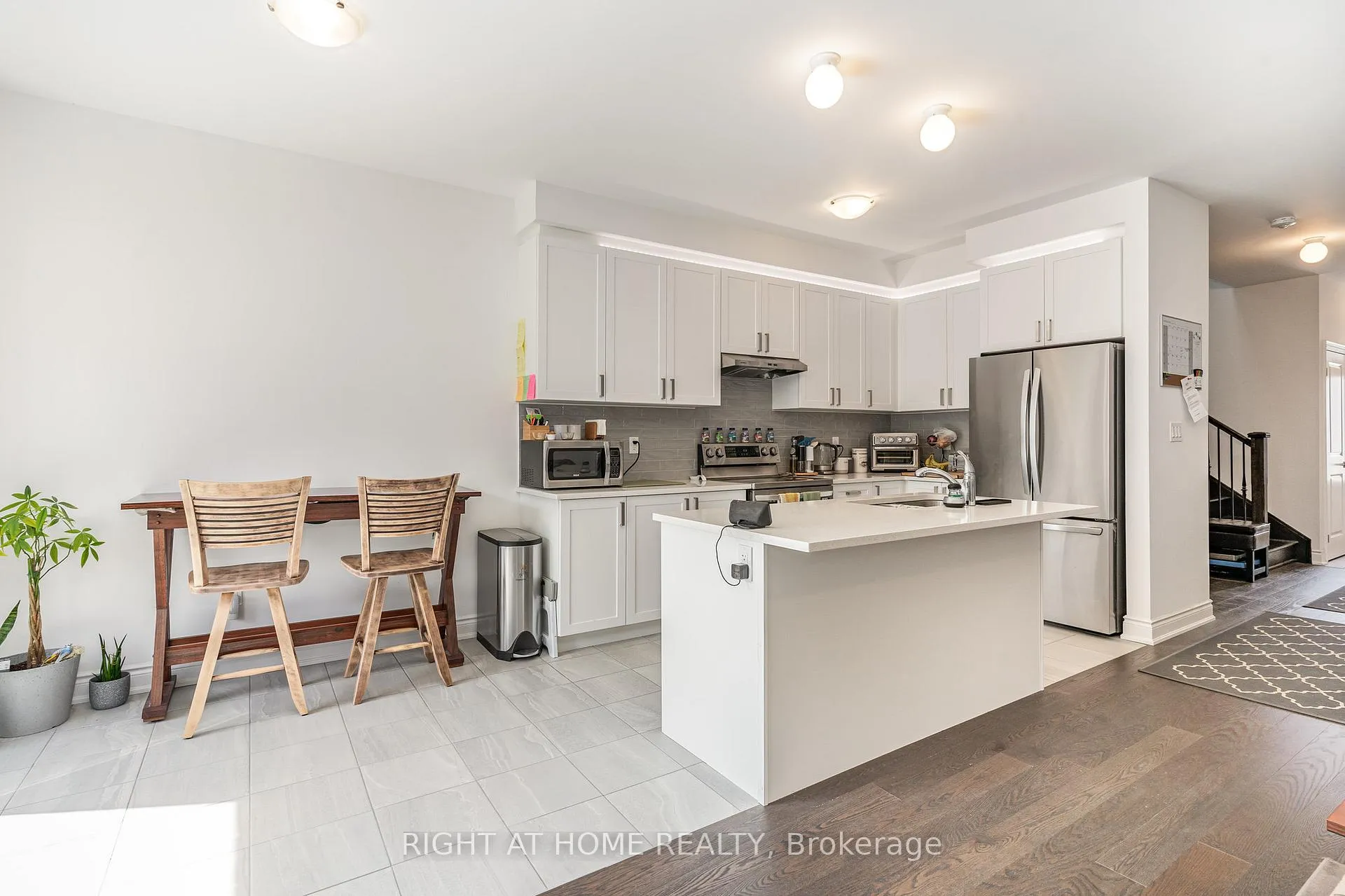 Photo 12 of 27 Lisa Street, Wasaga Beach — HOMEH