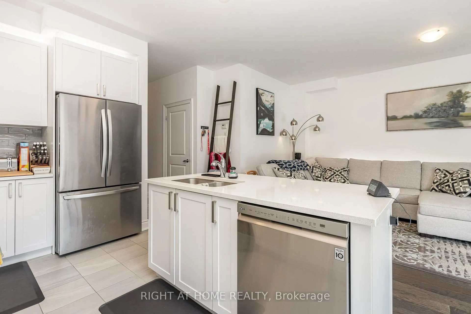 Photo 16 of 27 Lisa Street, Wasaga Beach — HOMEH