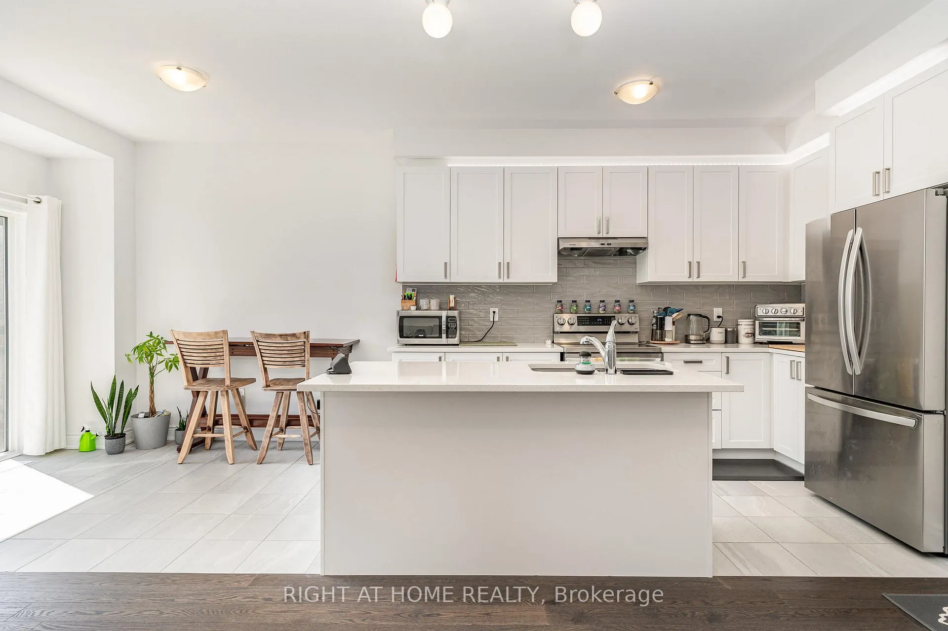 Photo 17 of 27 Lisa Street, Wasaga Beach — HOMEH