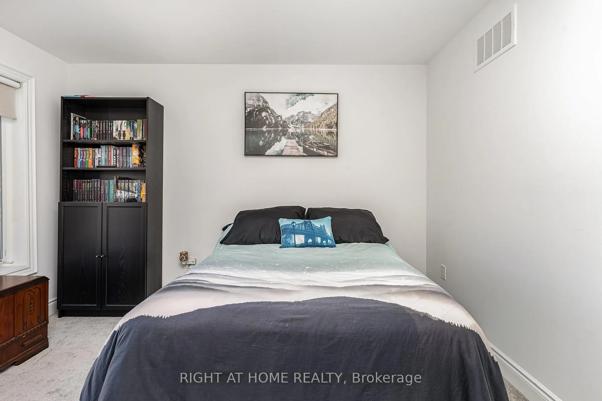 Photo 21 of 27 Lisa Street, Wasaga Beach — HOMEH
