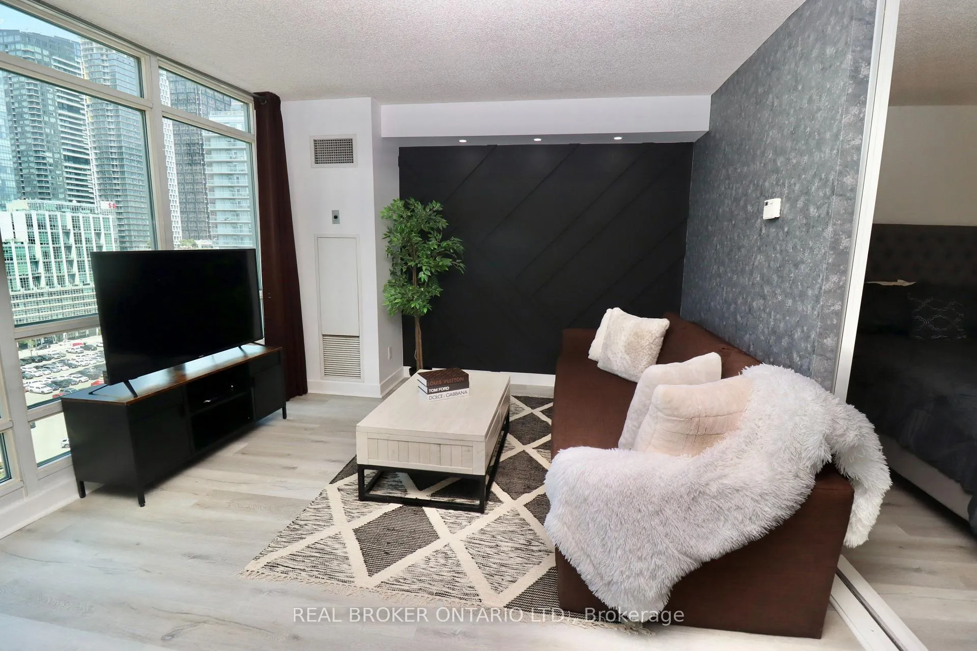 Photo 2 of Unit 1806, 397 Front Street W, Toronto, Waterfront Communities — HOMEH