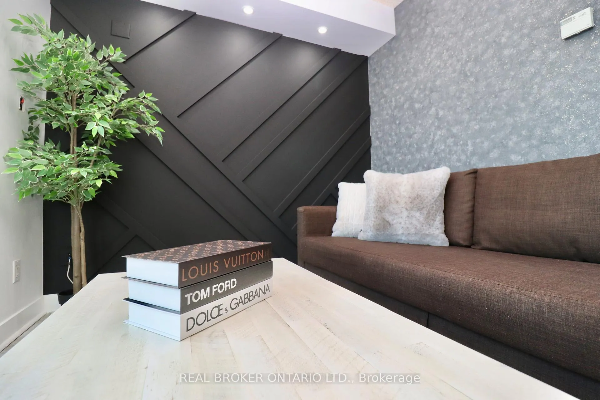 Photo 3 of Unit 1806, 397 Front Street W, Toronto, Waterfront Communities — HOMEH
