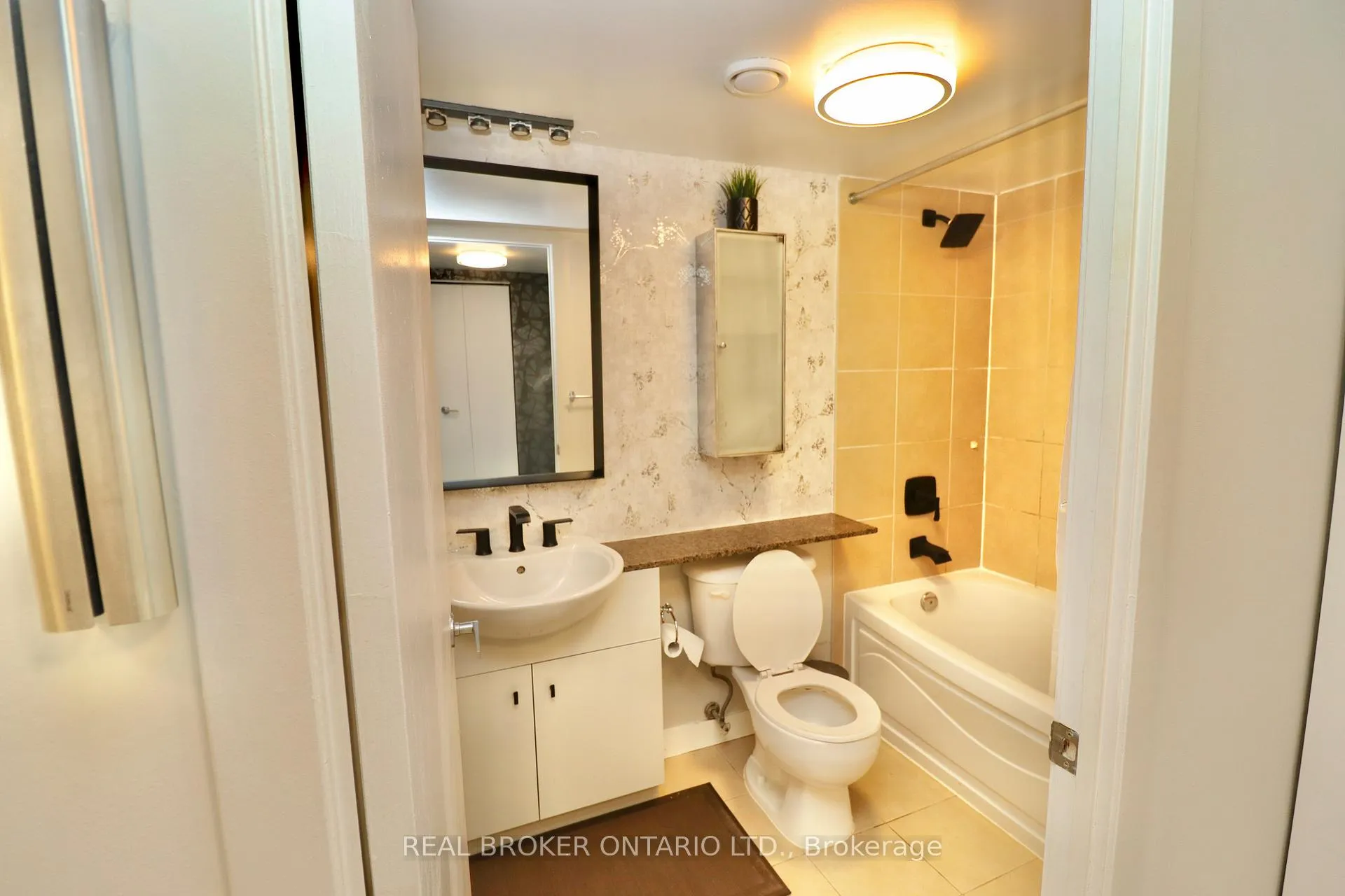 Photo 18 of Unit 1806, 397 Front Street W, Toronto, Waterfront Communities — HOMEH