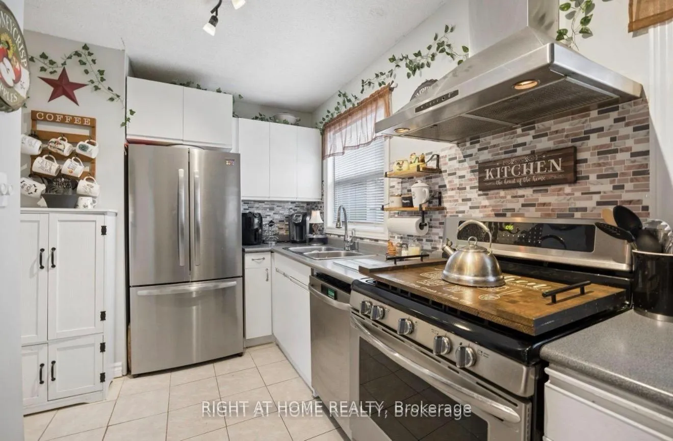 Photo 8 of 154 Admiral Road, Ajax, South East — HOMEH