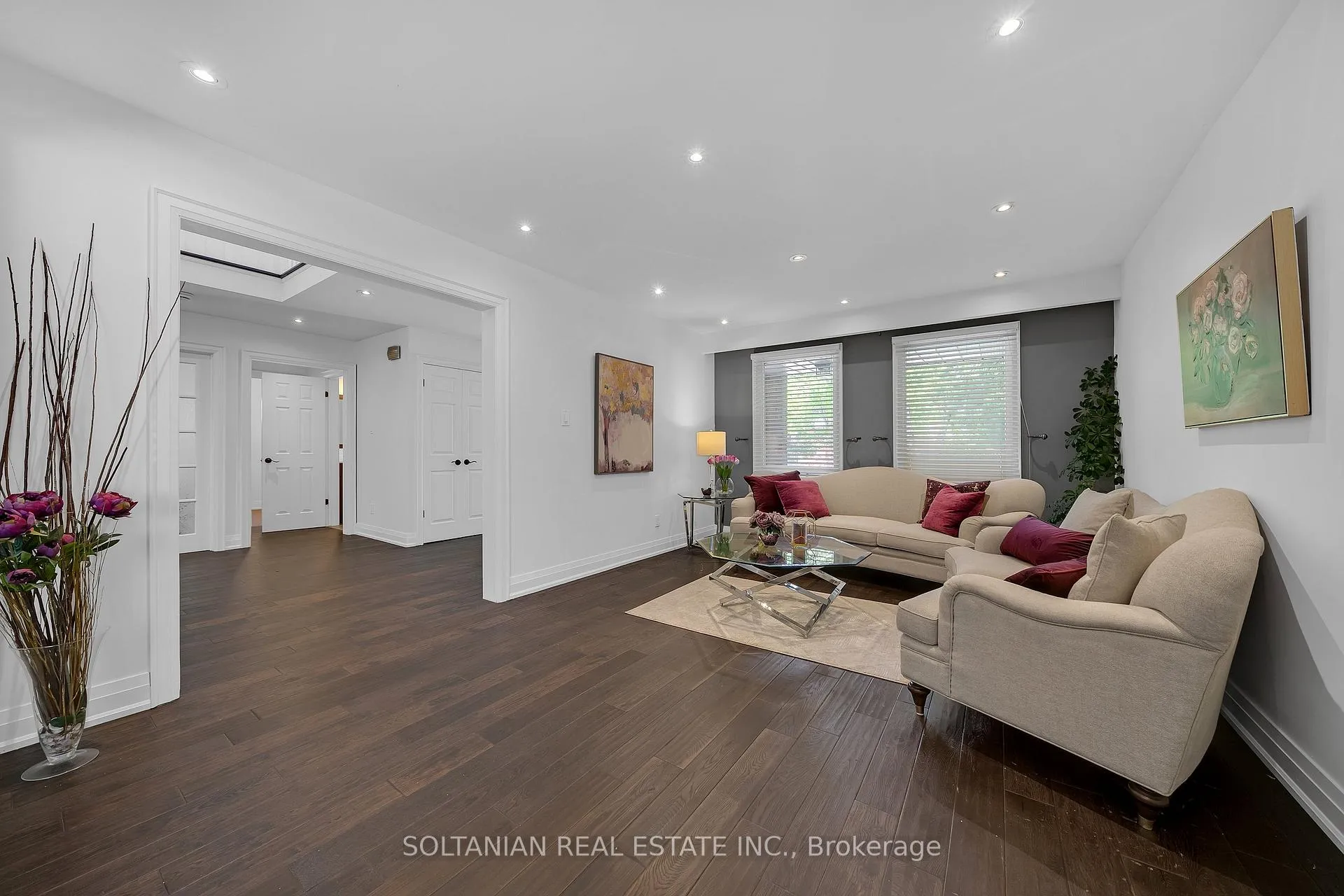 Photo 3 of 12 Dorian Place, Vaughan, Uplands — HOMEH