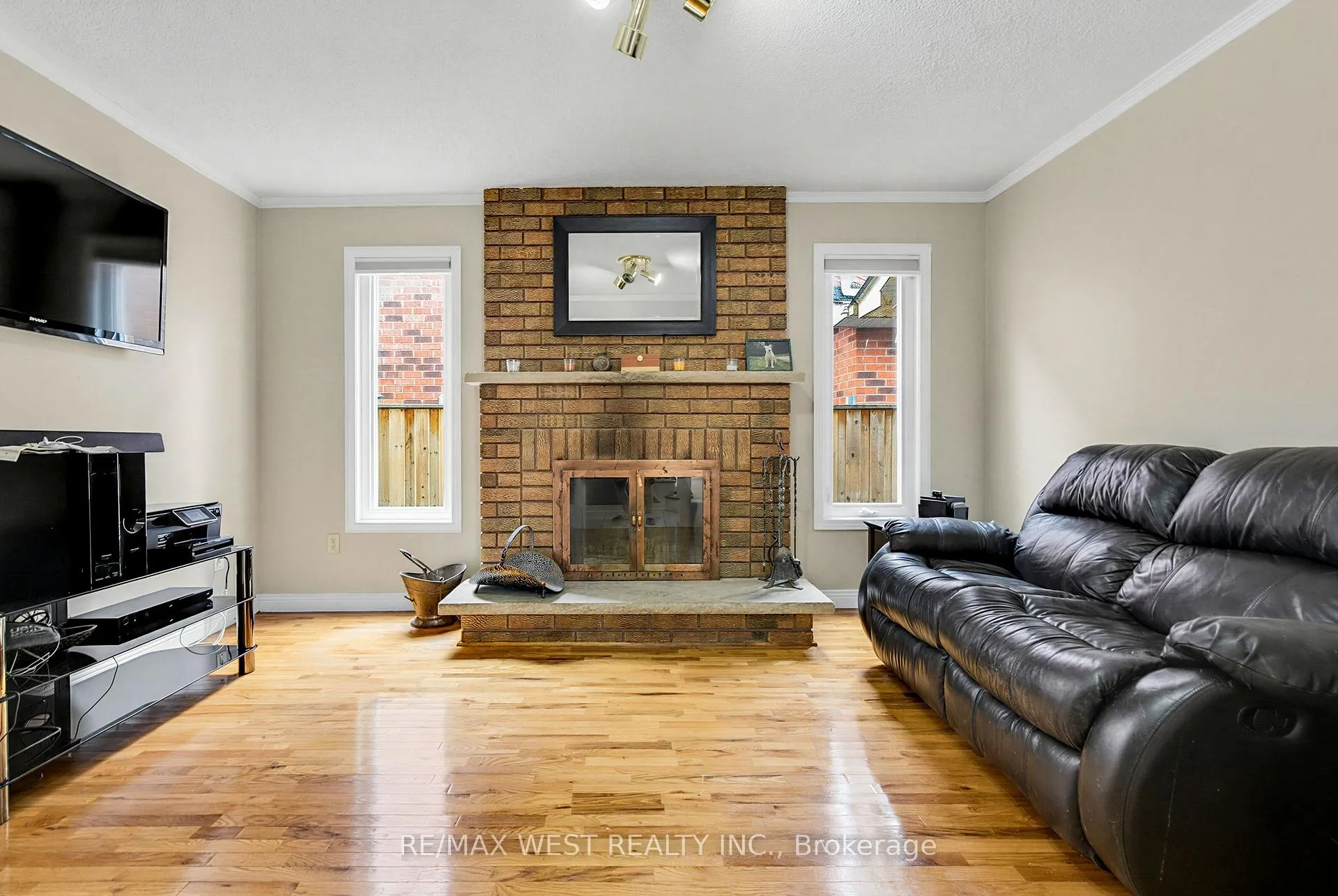 Photo 5 of 6 Hawkins Crescent, Ajax, South West — HOMEH