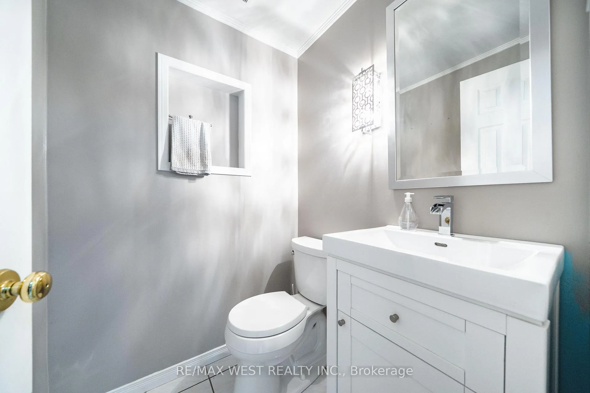 Photo 6 of 6 Hawkins Crescent, Ajax, South West — HOMEH