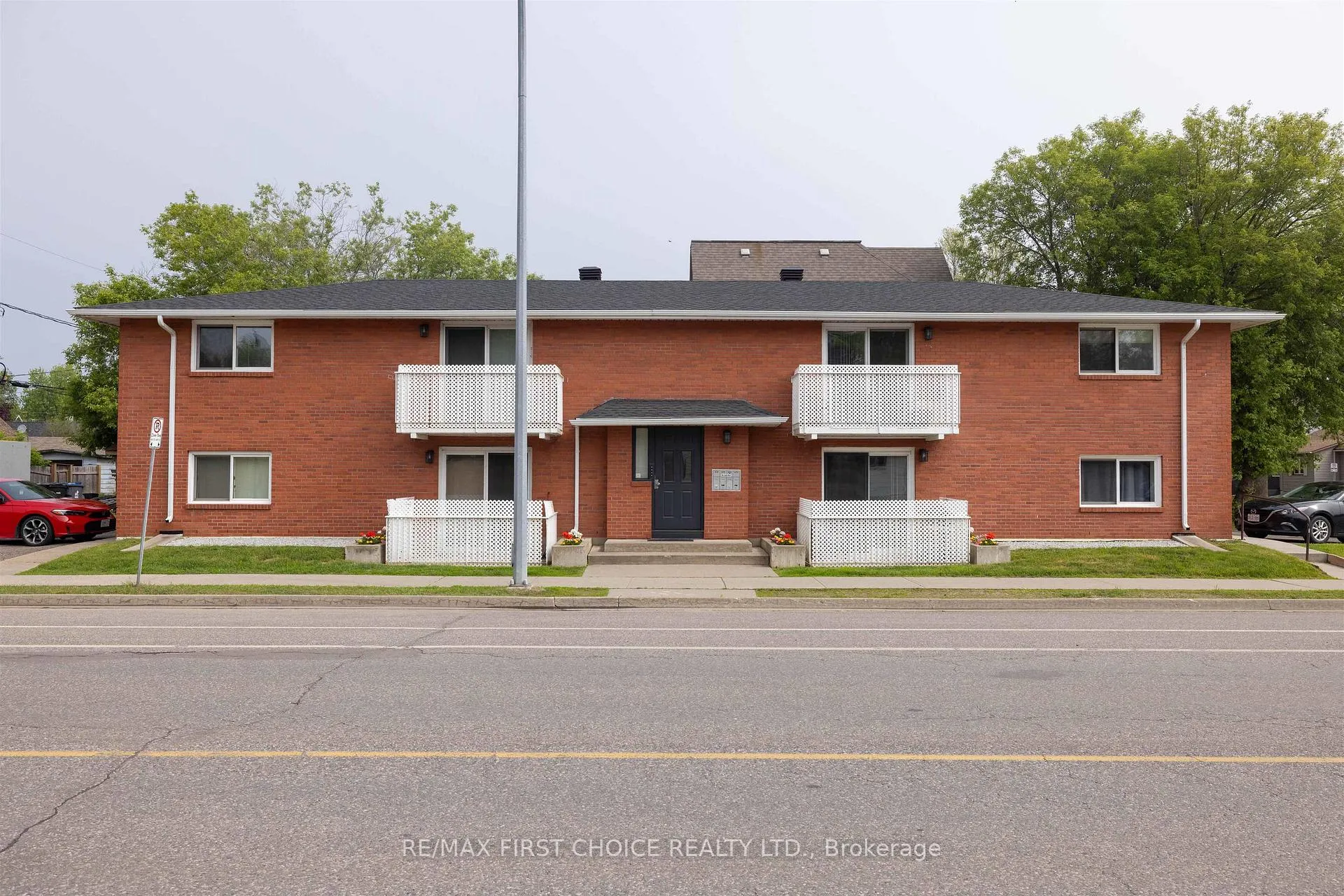 Photo 2 of 641 Catherine Street, Thunder Bay, Hyde Park — HOMEH