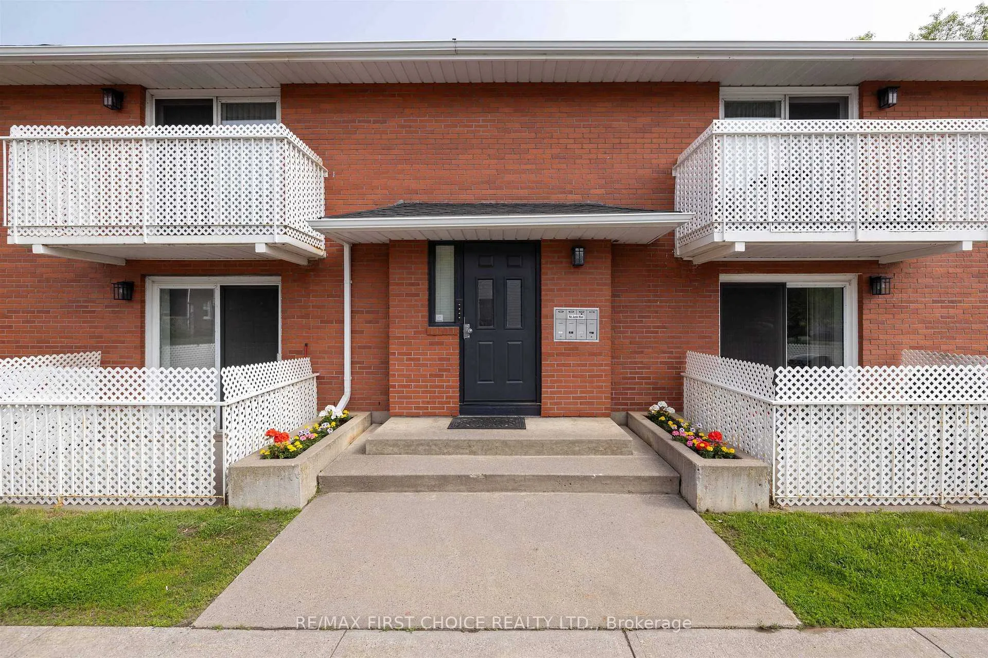 Photo 3 of 641 Catherine Street, Thunder Bay, Hyde Park — HOMEH