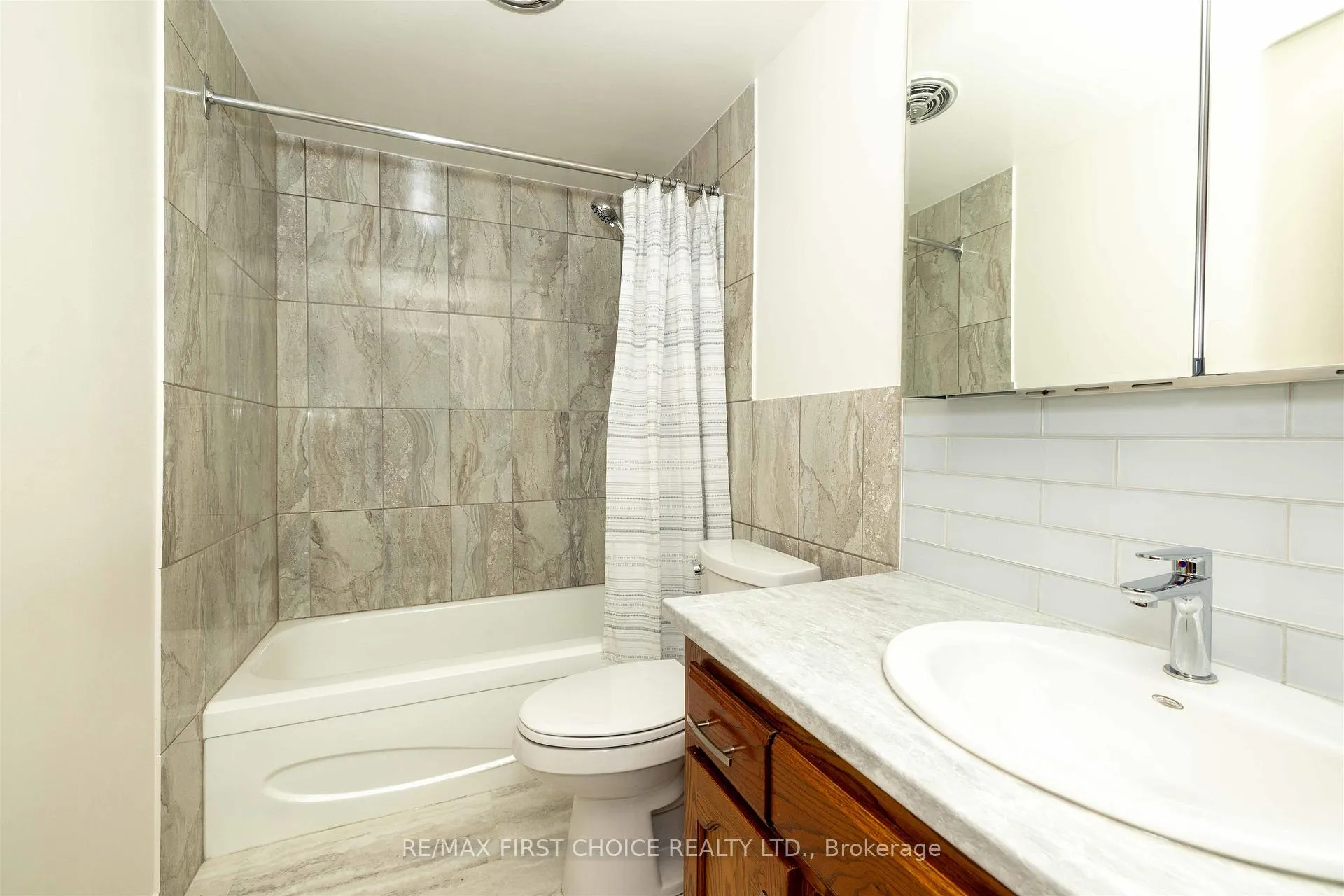 Photo 9 of 641 Catherine Street, Thunder Bay, Hyde Park — HOMEH