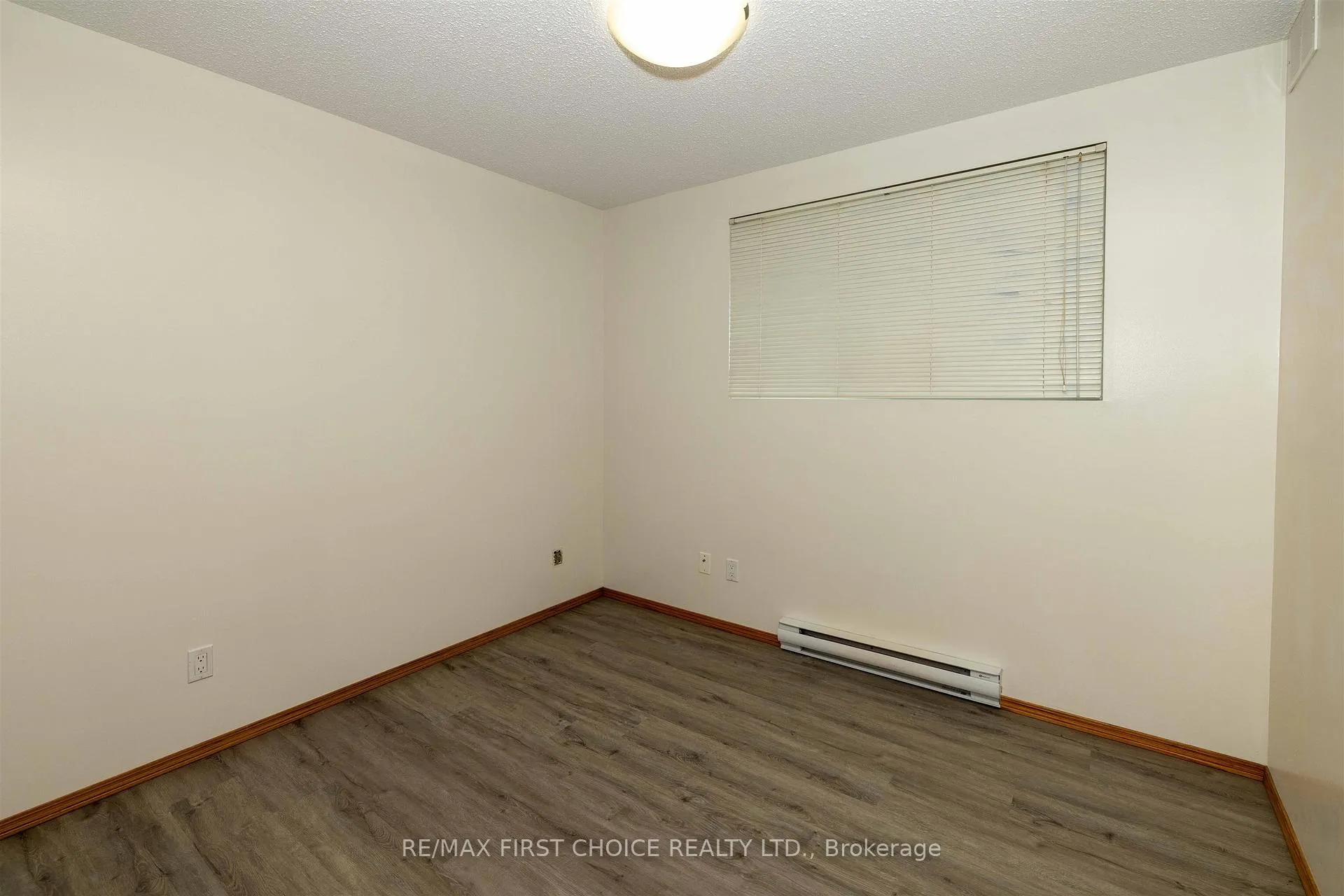 Photo 10 of 641 Catherine Street, Thunder Bay, Hyde Park — HOMEH