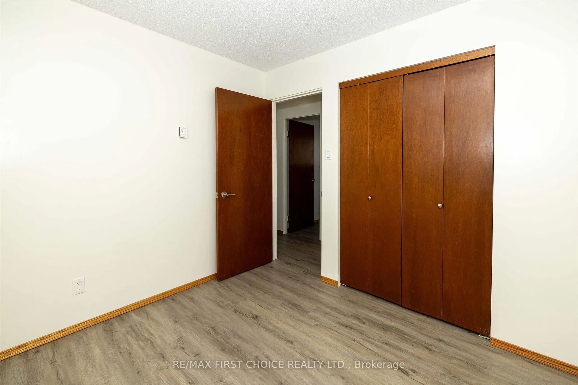Photo 11 of 641 Catherine Street, Thunder Bay, Hyde Park — HOMEH