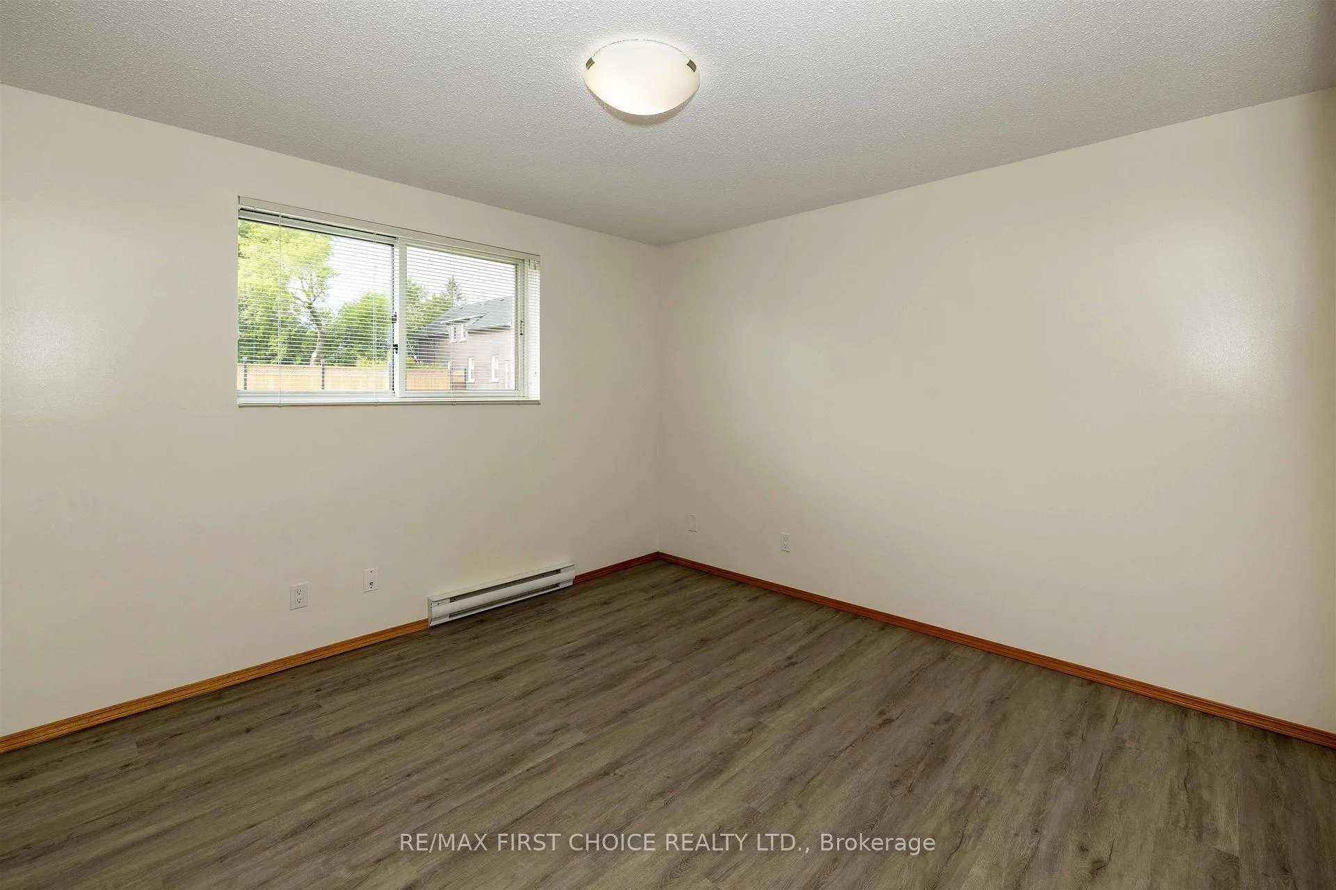 Photo 12 of 641 Catherine Street, Thunder Bay, Hyde Park — HOMEH