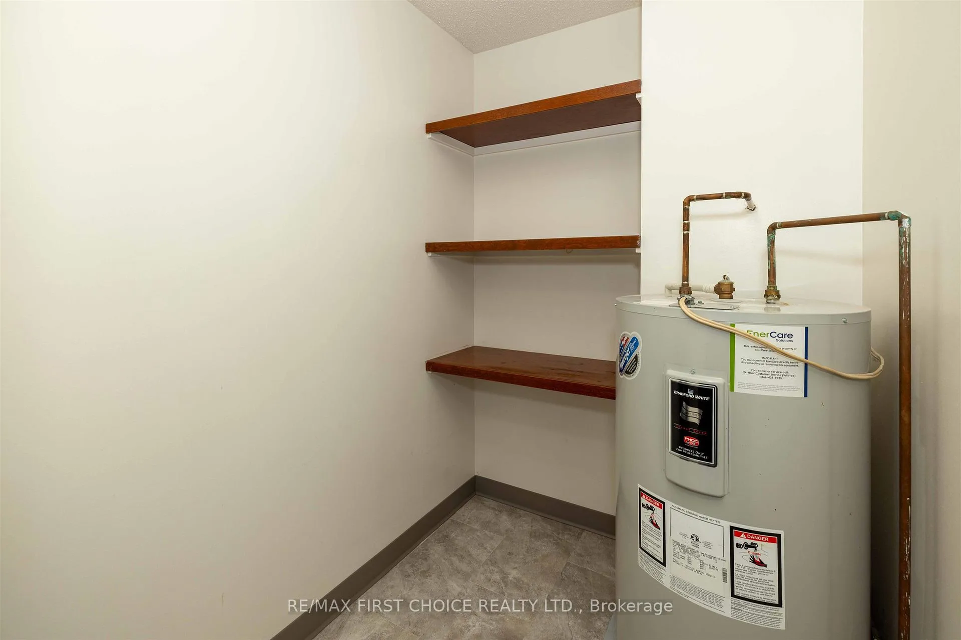 Photo 17 of 641 Catherine Street, Thunder Bay, Hyde Park — HOMEH