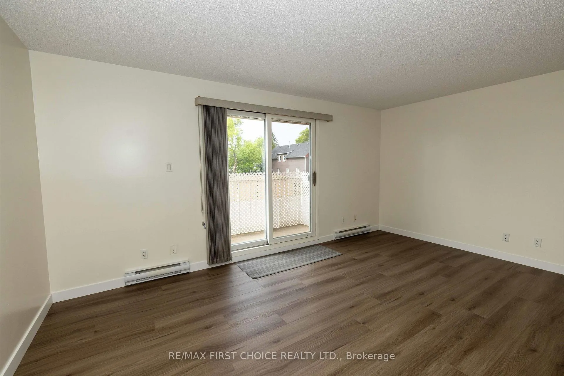 Photo 18 of 641 Catherine Street, Thunder Bay, Hyde Park — HOMEH