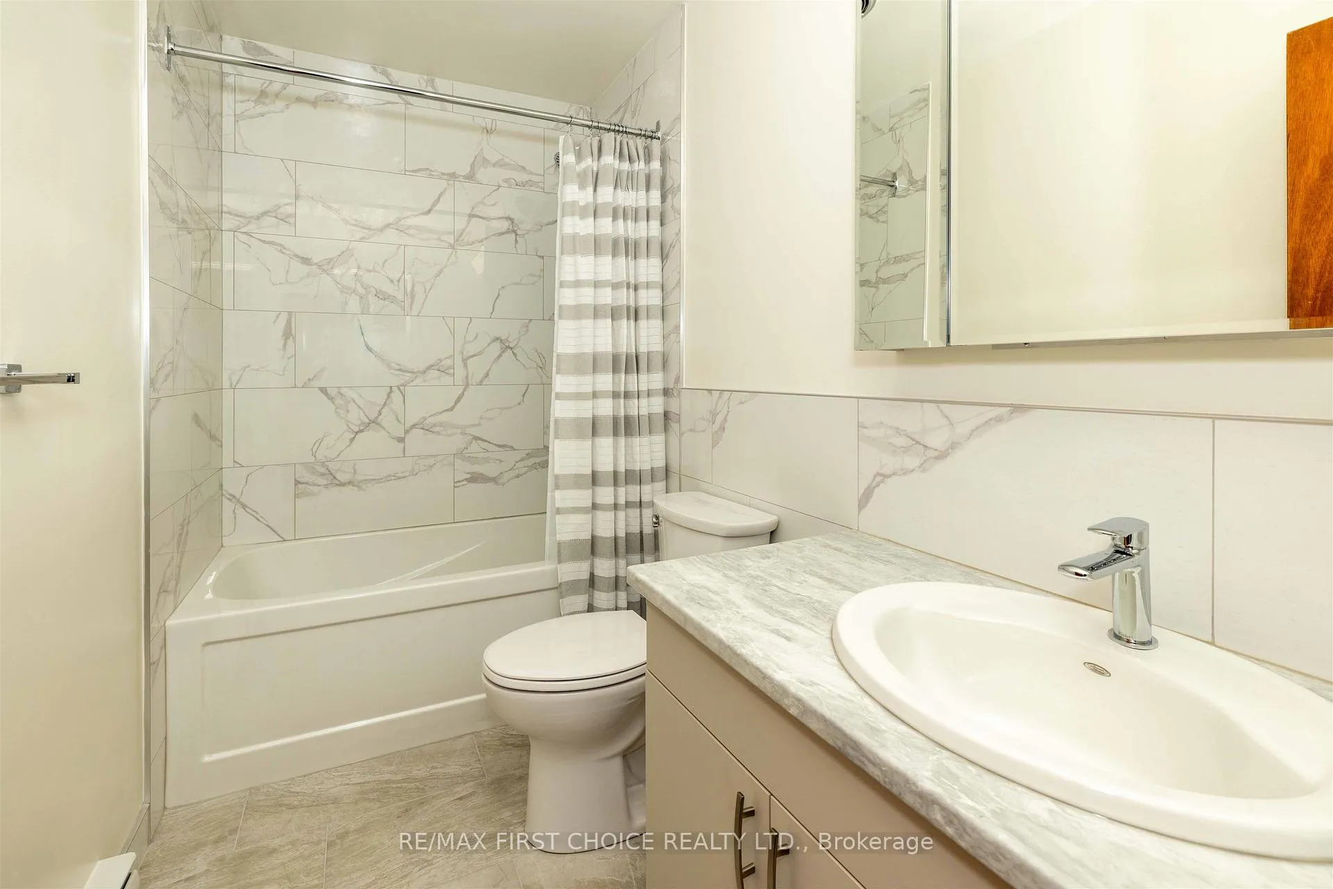 Photo 19 of 641 Catherine Street, Thunder Bay, Hyde Park — HOMEH
