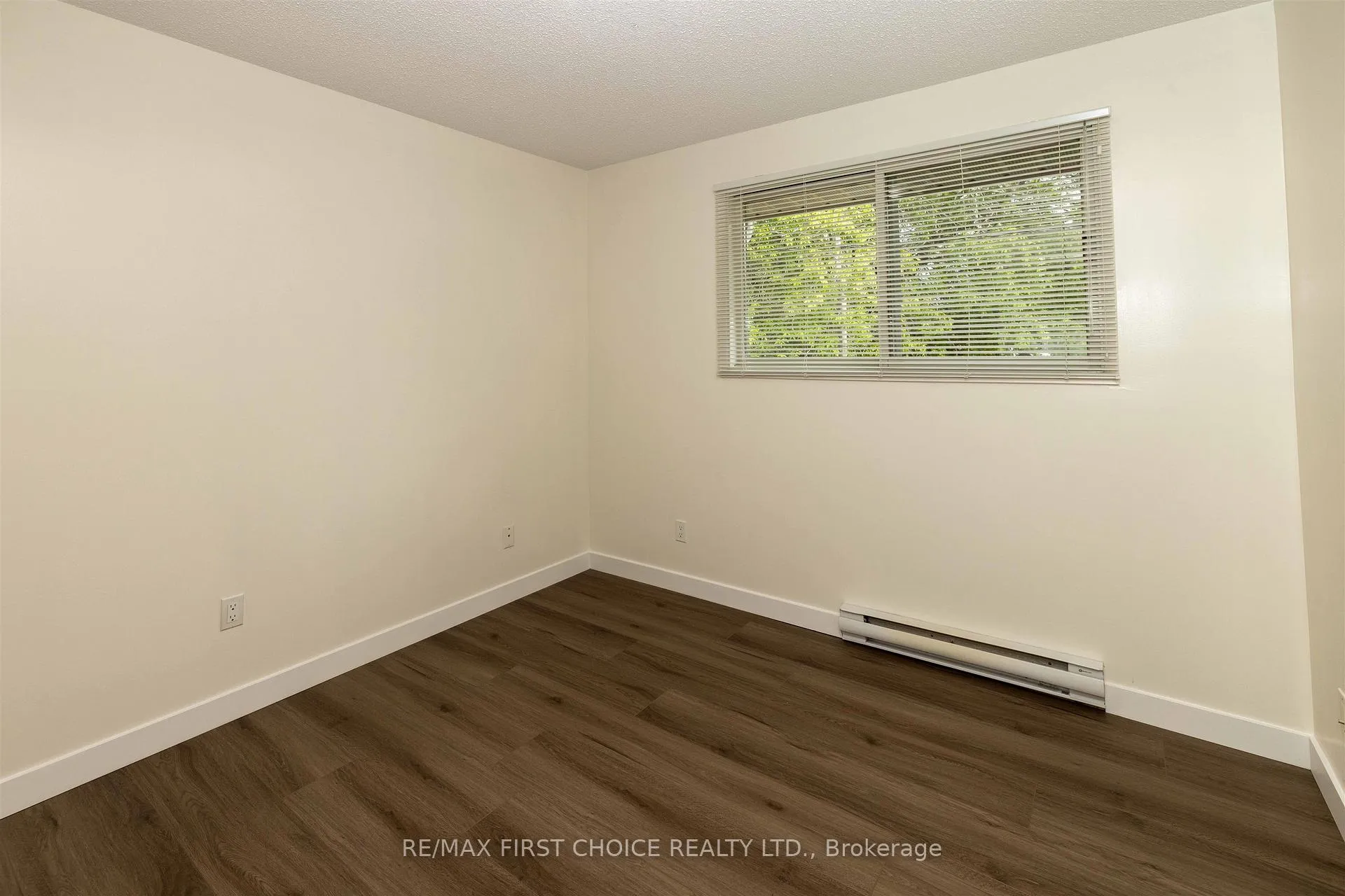 Photo 20 of 641 Catherine Street, Thunder Bay, Hyde Park — HOMEH