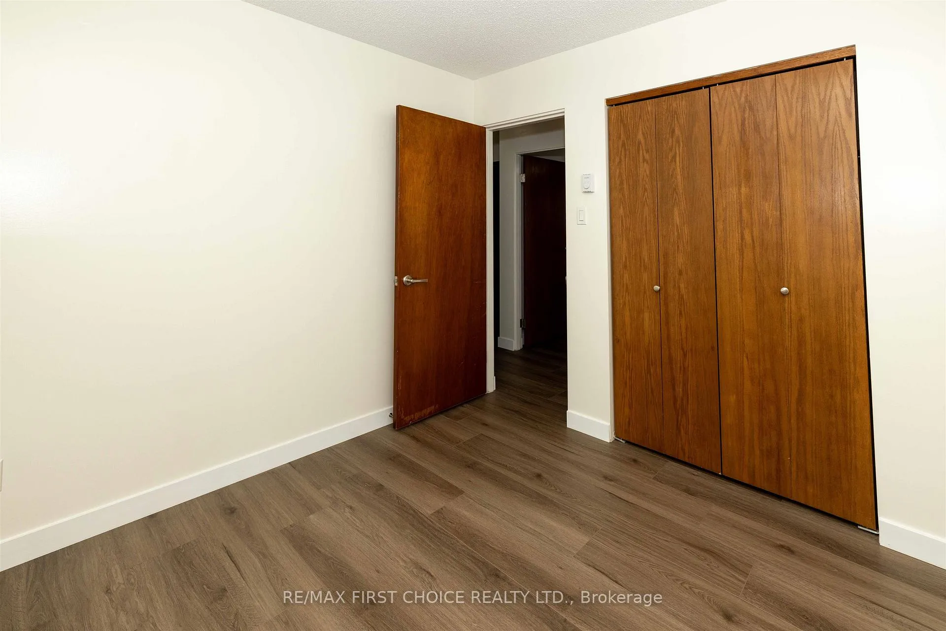 Photo 21 of 641 Catherine Street, Thunder Bay, Hyde Park — HOMEH