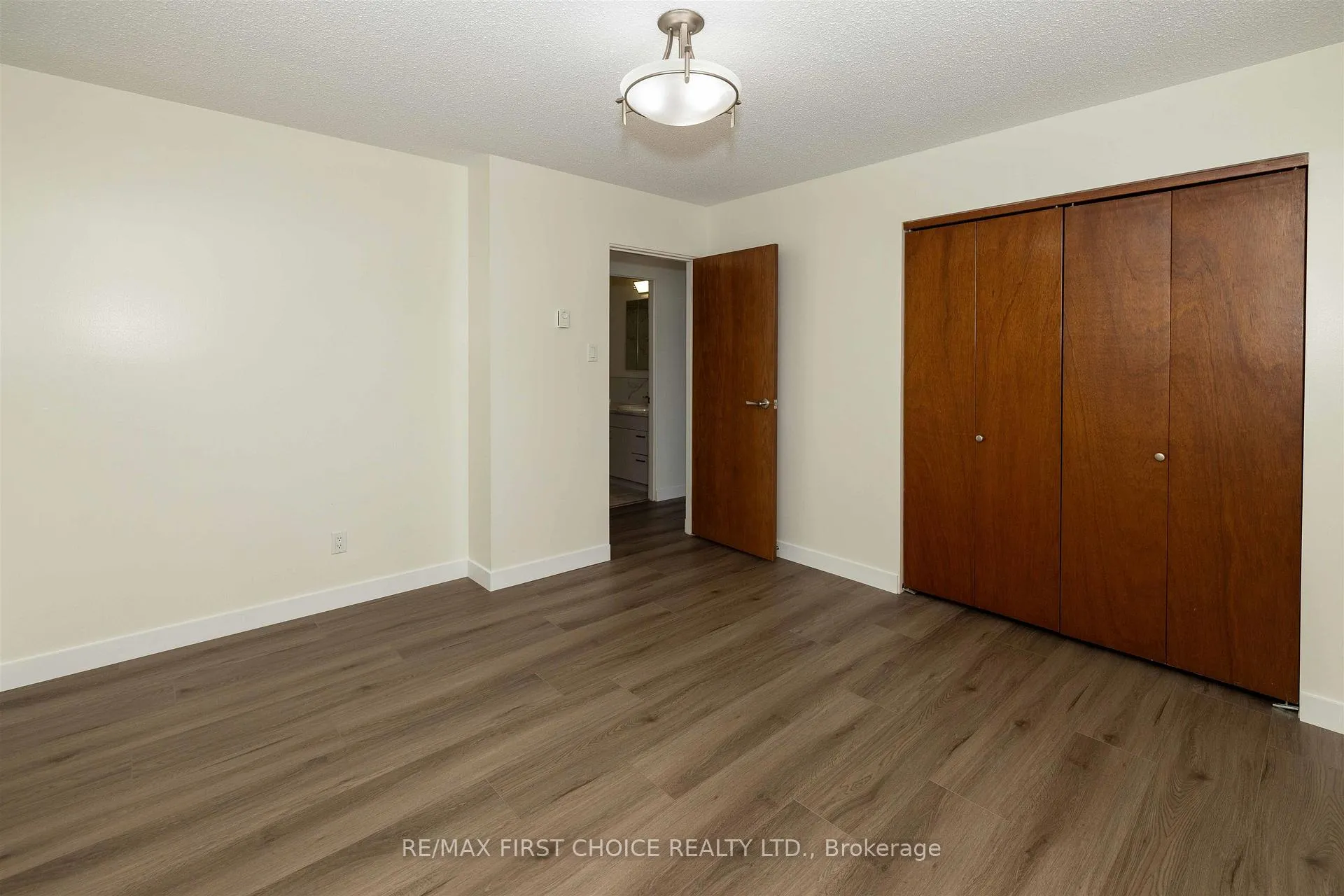 Photo 22 of 641 Catherine Street, Thunder Bay, Hyde Park — HOMEH
