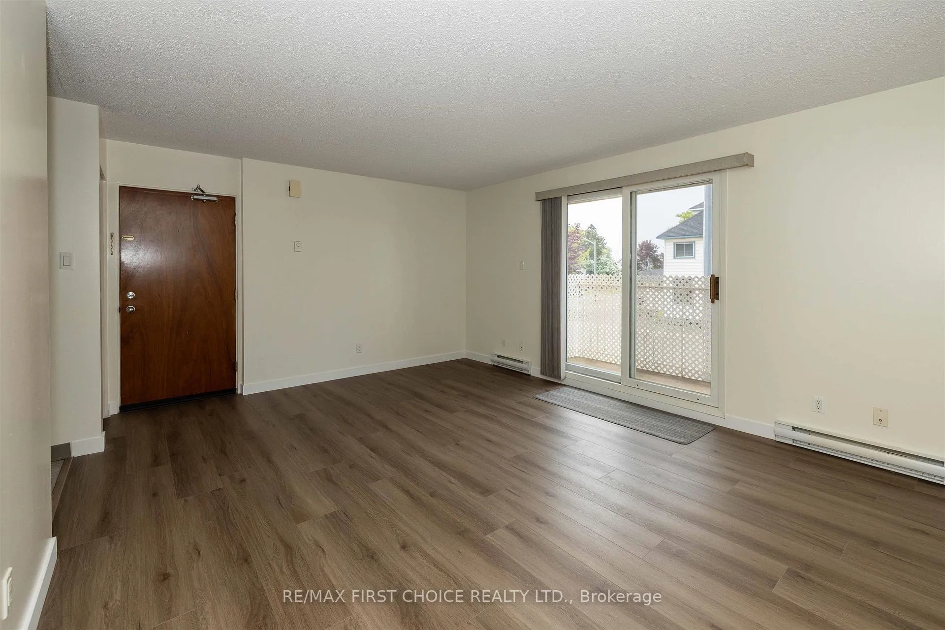 Photo 23 of 641 Catherine Street, Thunder Bay, Hyde Park — HOMEH