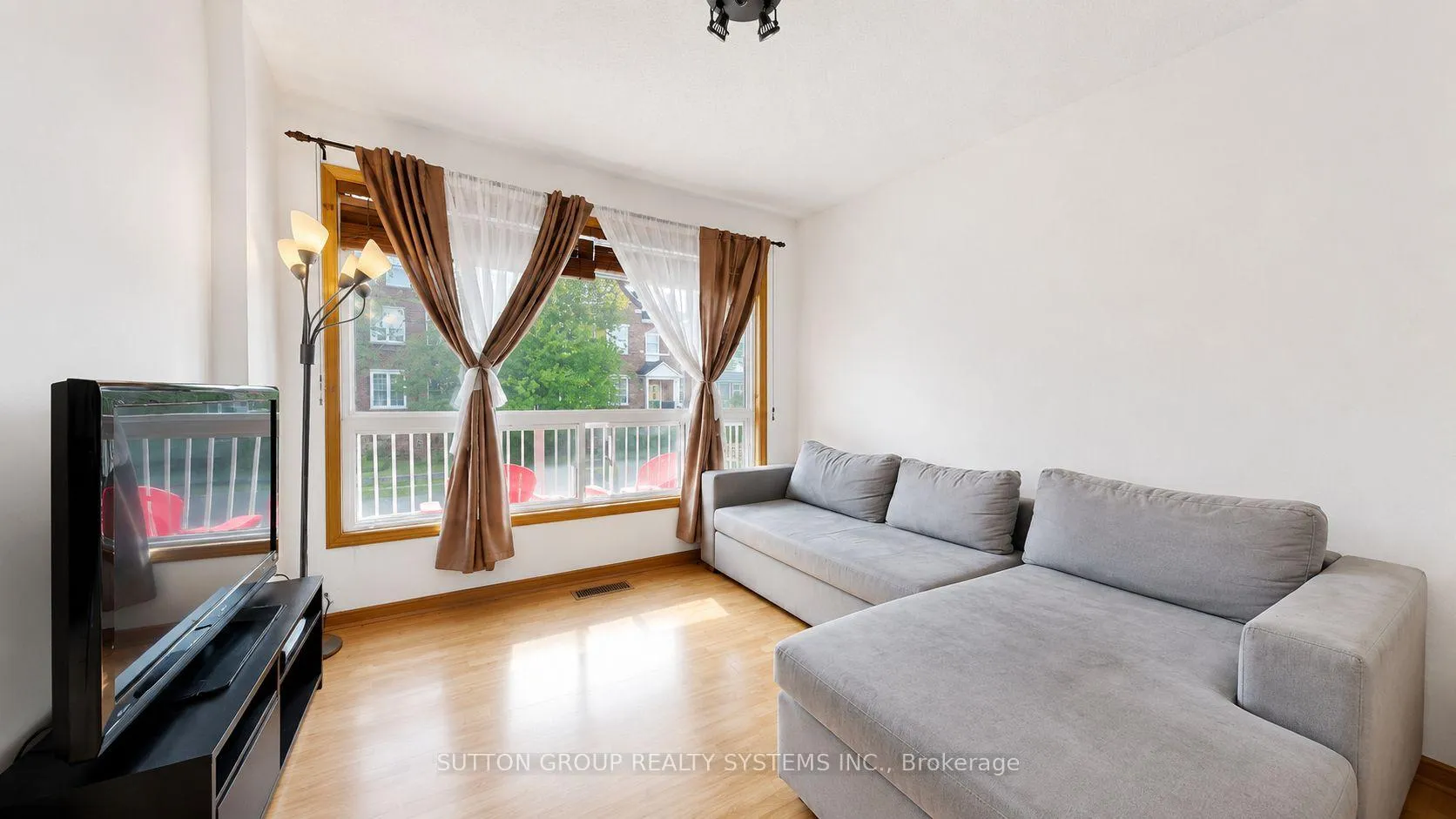 Photo 3 of 289D Bartlett Avenue, Toronto, Dovercourt-Wallace Emerson-Junction — HOMEH