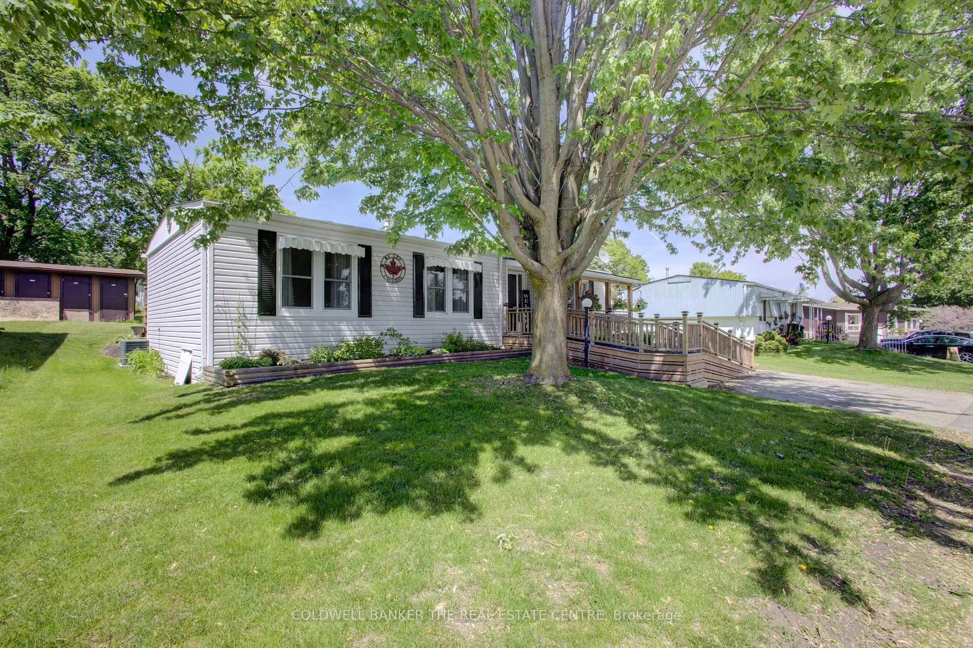 Photo 3 of 36 Linden Lane, Innisfil, Rural Innisfil — HOMEH