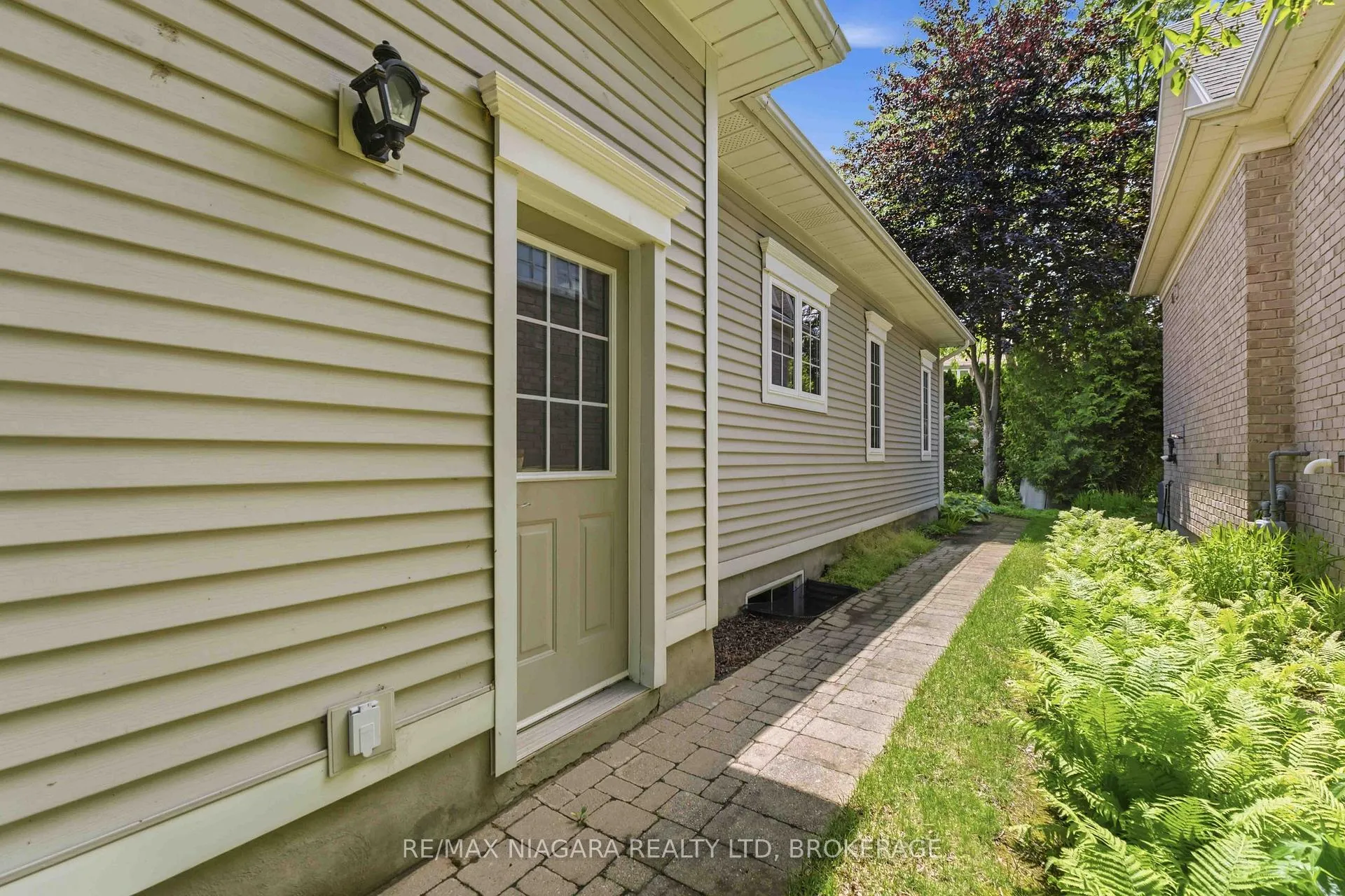 Photo 43 of 34 Sculler's Way, St. Catharines, Martindale Pond — HOMEH