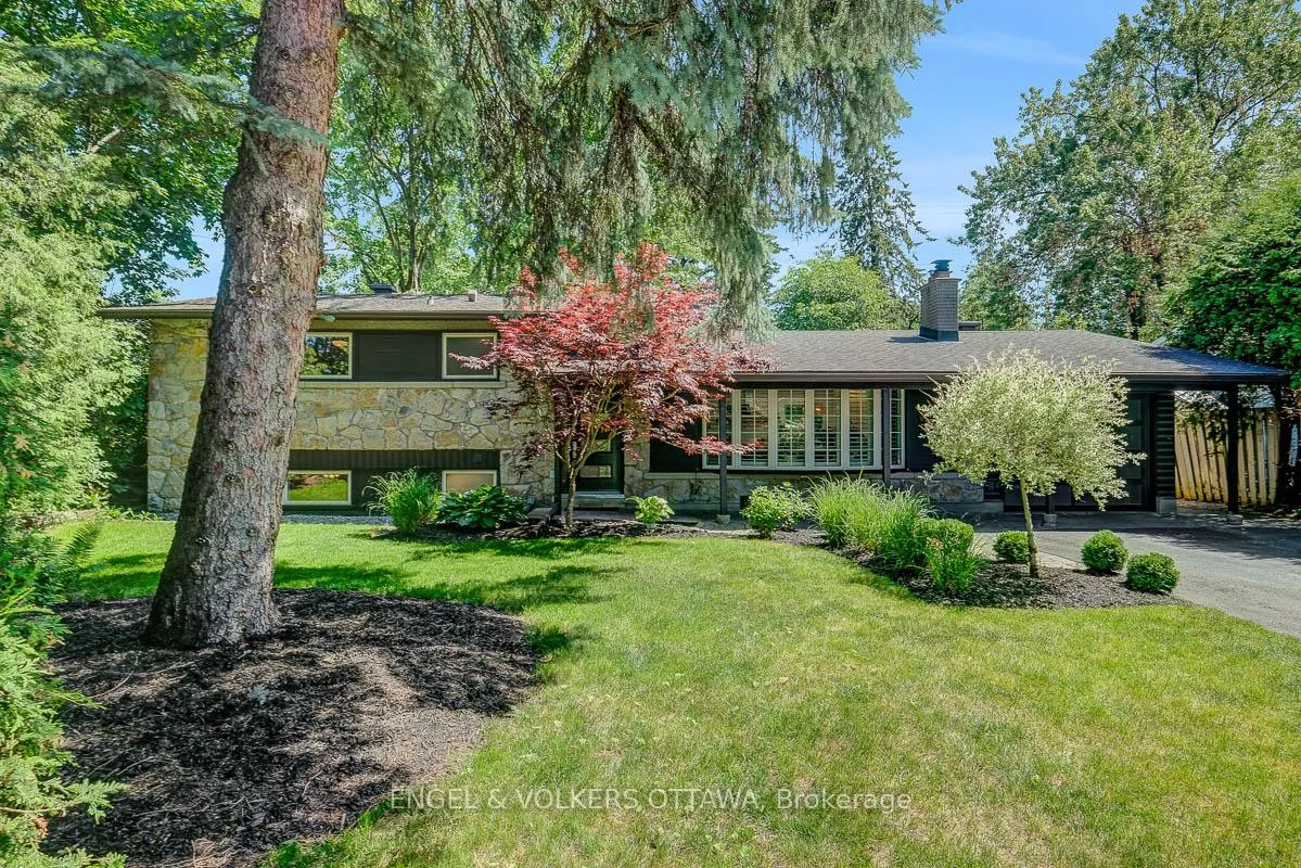Front of 54 Qualicum Street
