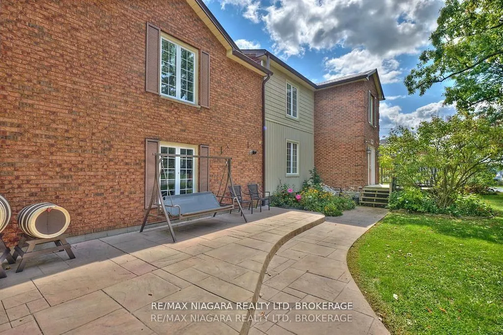 Photo 5 of 7060 Garner Road, Niagara Falls, Forestview — HOMEH