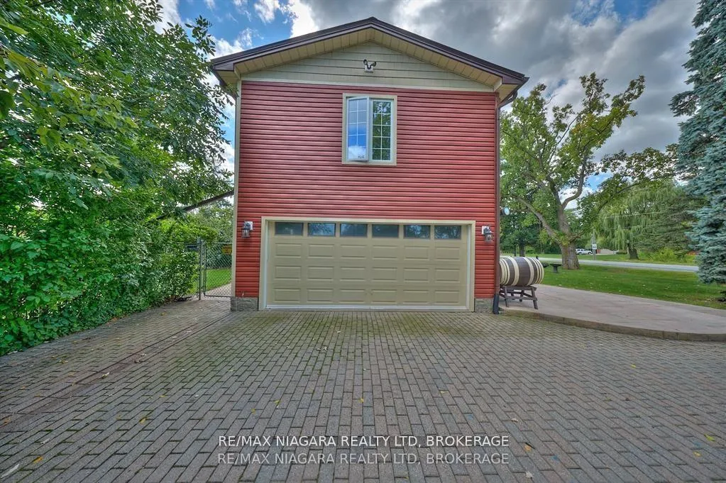 Photo 7 of 7060 Garner Road, Niagara Falls, Forestview — HOMEH