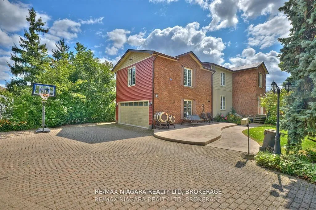 Photo 8 of 7060 Garner Road, Niagara Falls, Forestview — HOMEH