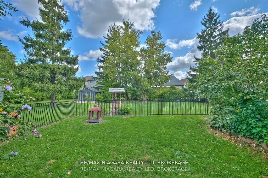 Photo 10 of 7060 Garner Road, Niagara Falls, Forestview — HOMEH