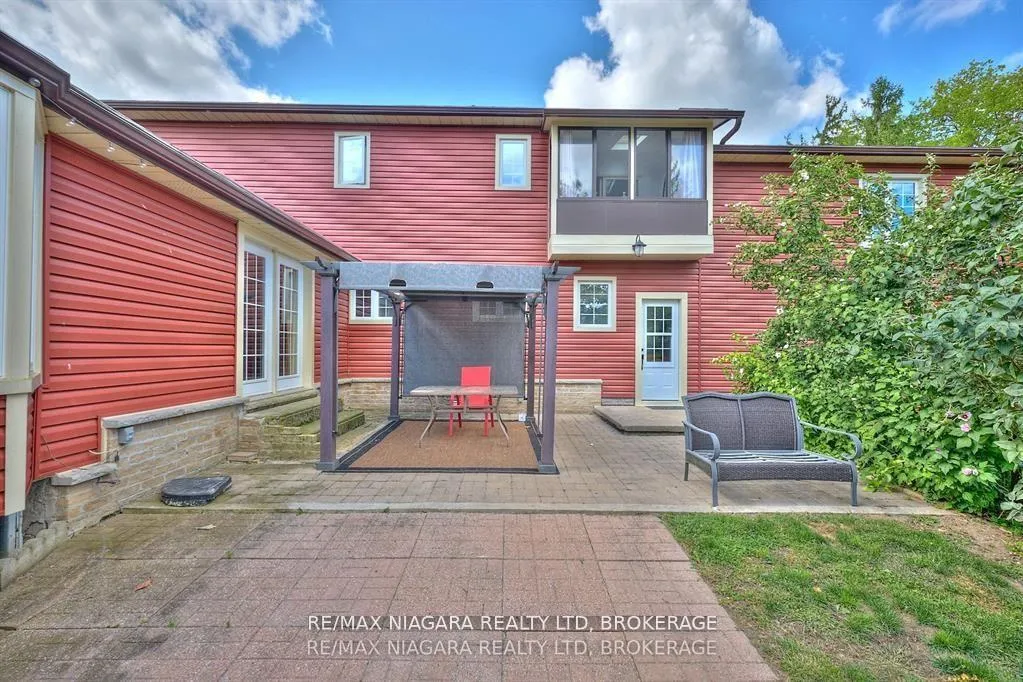 Photo 12 of 7060 Garner Road, Niagara Falls, Forestview — HOMEH