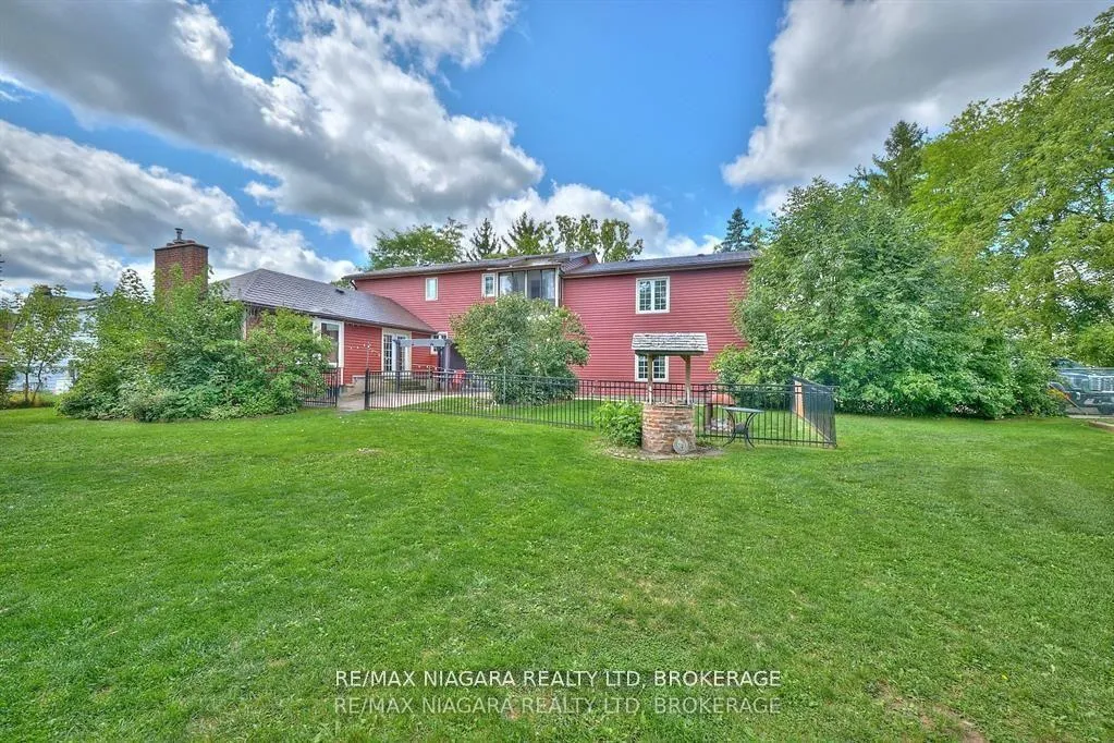 Photo 13 of 7060 Garner Road, Niagara Falls, Forestview — HOMEH