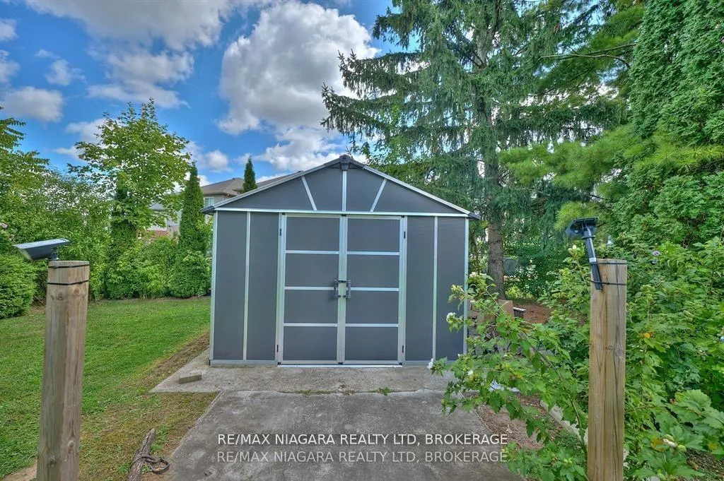 Photo 14 of 7060 Garner Road, Niagara Falls, Forestview — HOMEH
