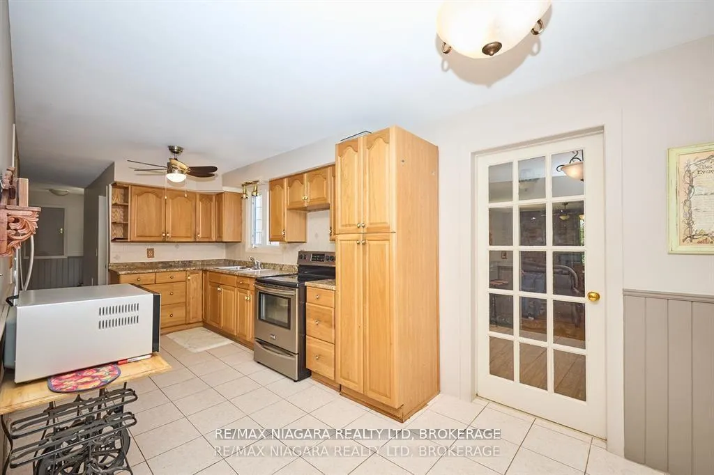 Photo 22 of 7060 Garner Road, Niagara Falls, Forestview — HOMEH