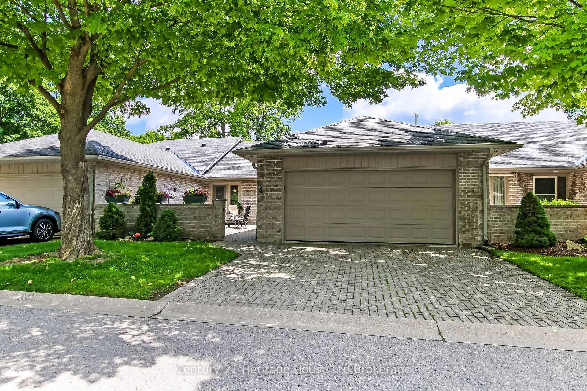 Front of Unit 4, 1465 Commissioners Road W