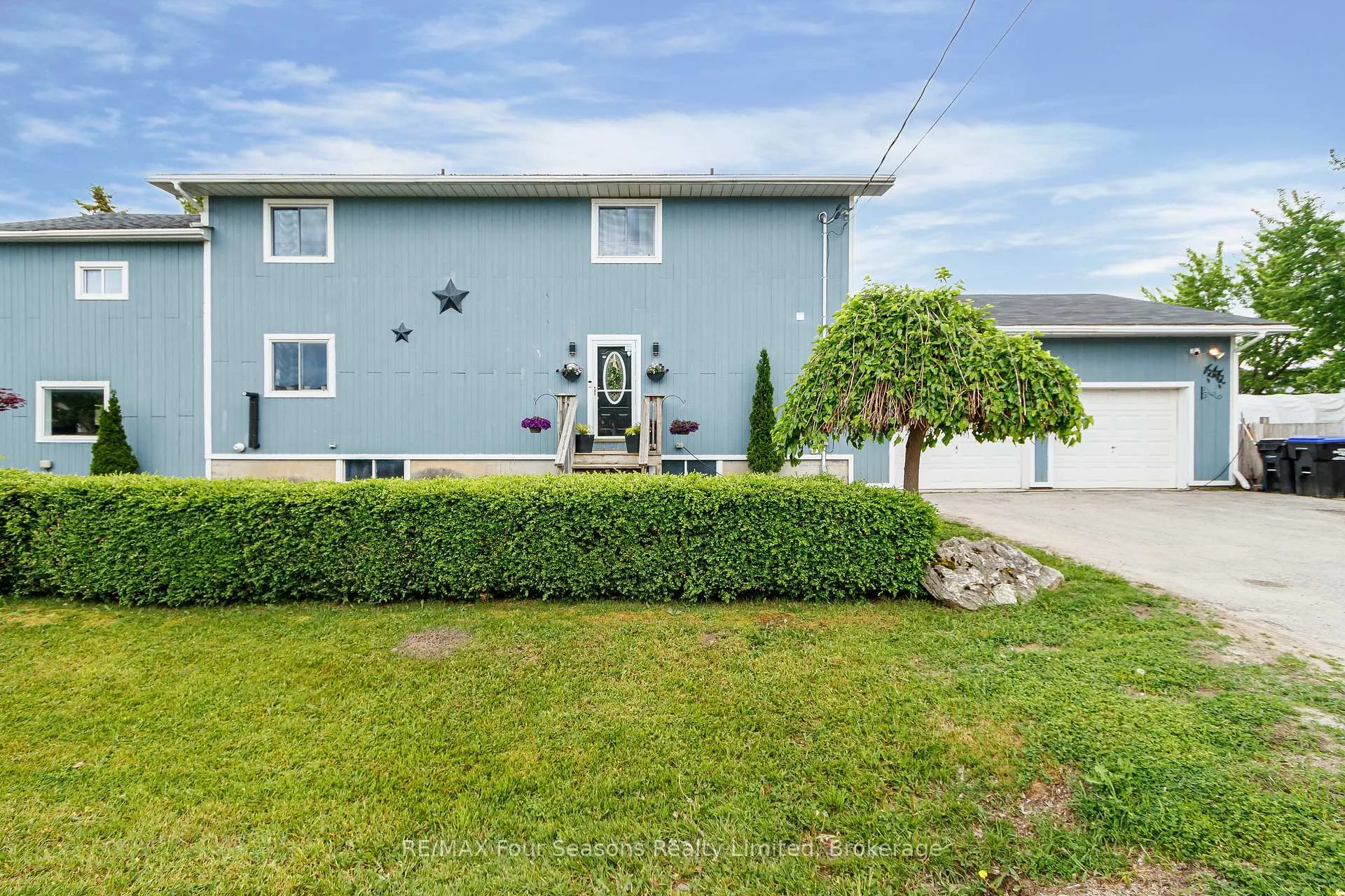 Photo 2 of 228 Centre Street, Clearview, Stayner — HOMEH