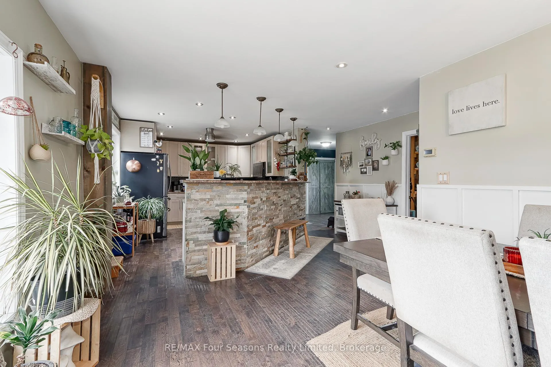 Photo 6 of 228 Centre Street, Clearview, Stayner — HOMEH