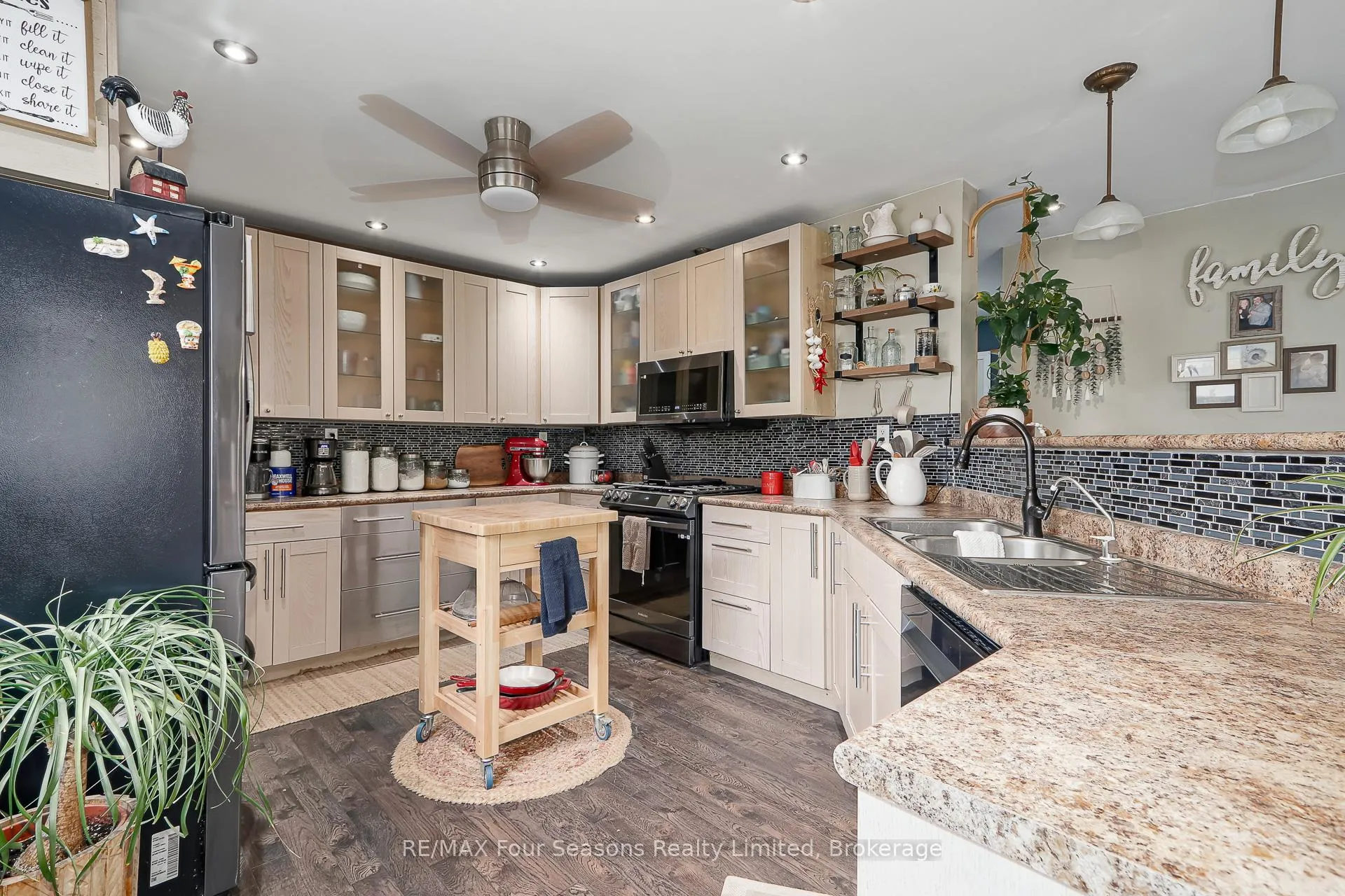 Photo 8 of 228 Centre Street, Clearview, Stayner — HOMEH
